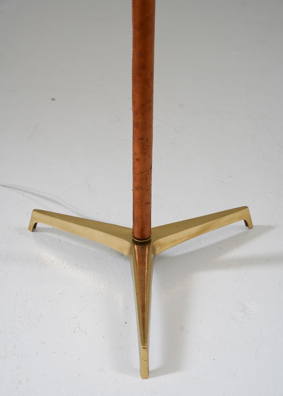 Scandinavian Midcentury Floor Lamp in Brass and Leather For Sale 1
