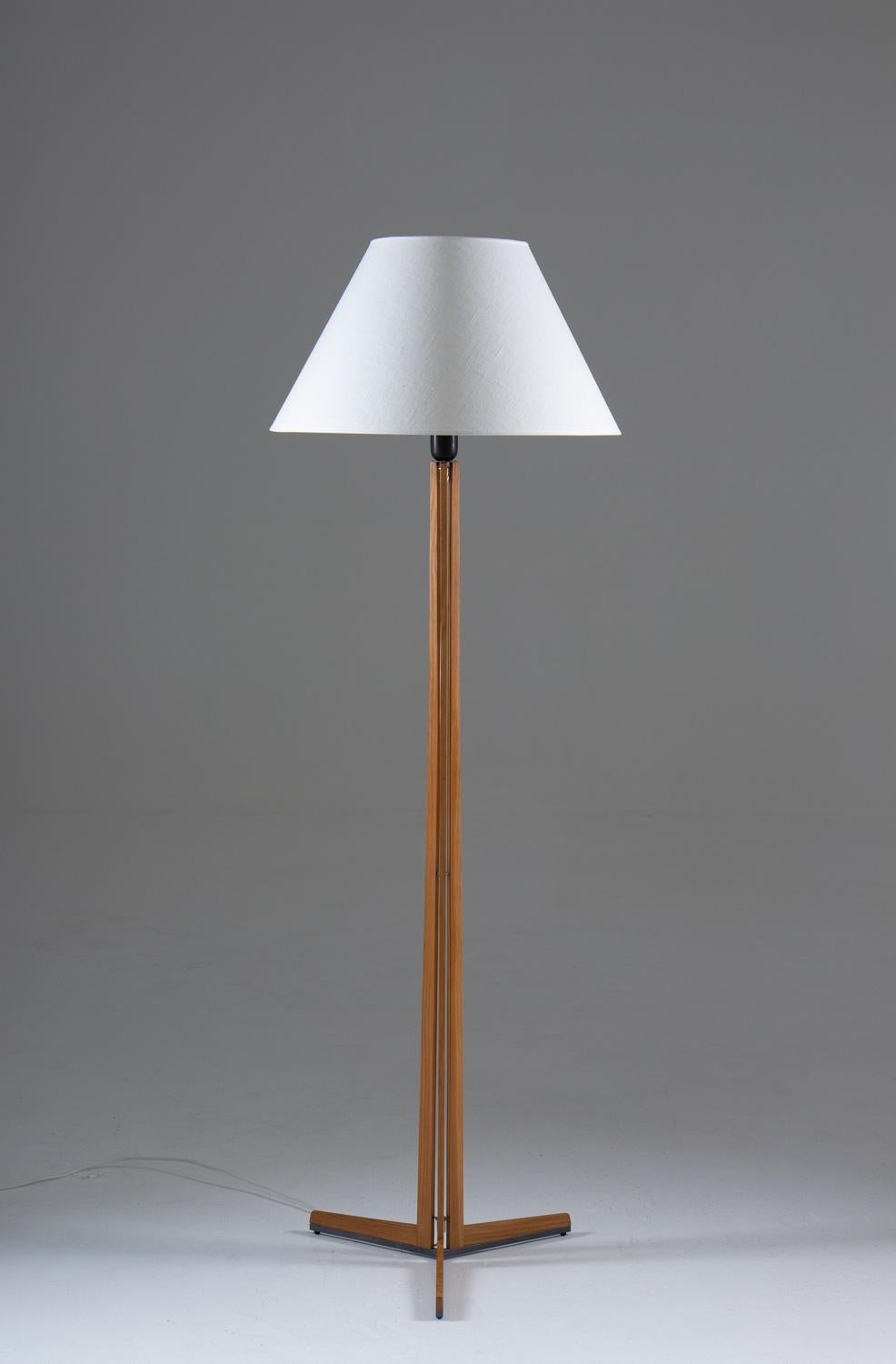Add a touch of midcentury style to your home with this Scandinavian tripod floor lamp, believed to have been manufactured in the 1960s. The lamp features a wooden and metal construction, with beautiful details such as the tripod metal base and