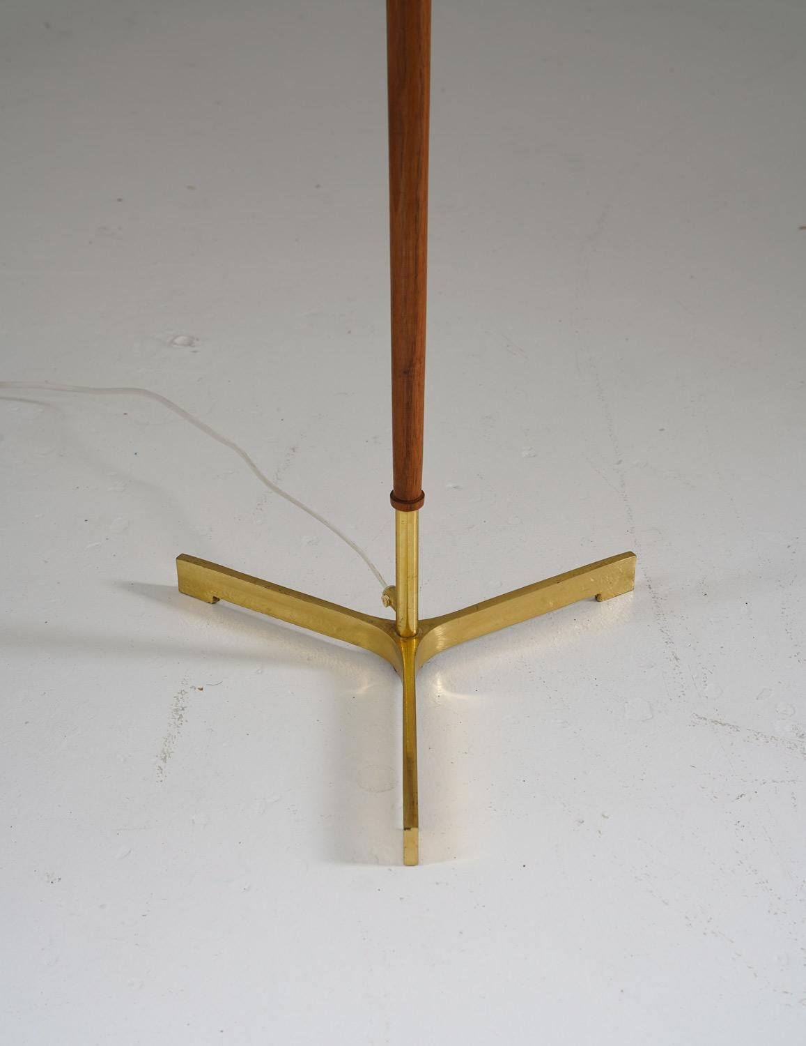 Scandinavian Midcentury Floor Lamps in Brass and Wood In Good Condition For Sale In Karlstad, SE