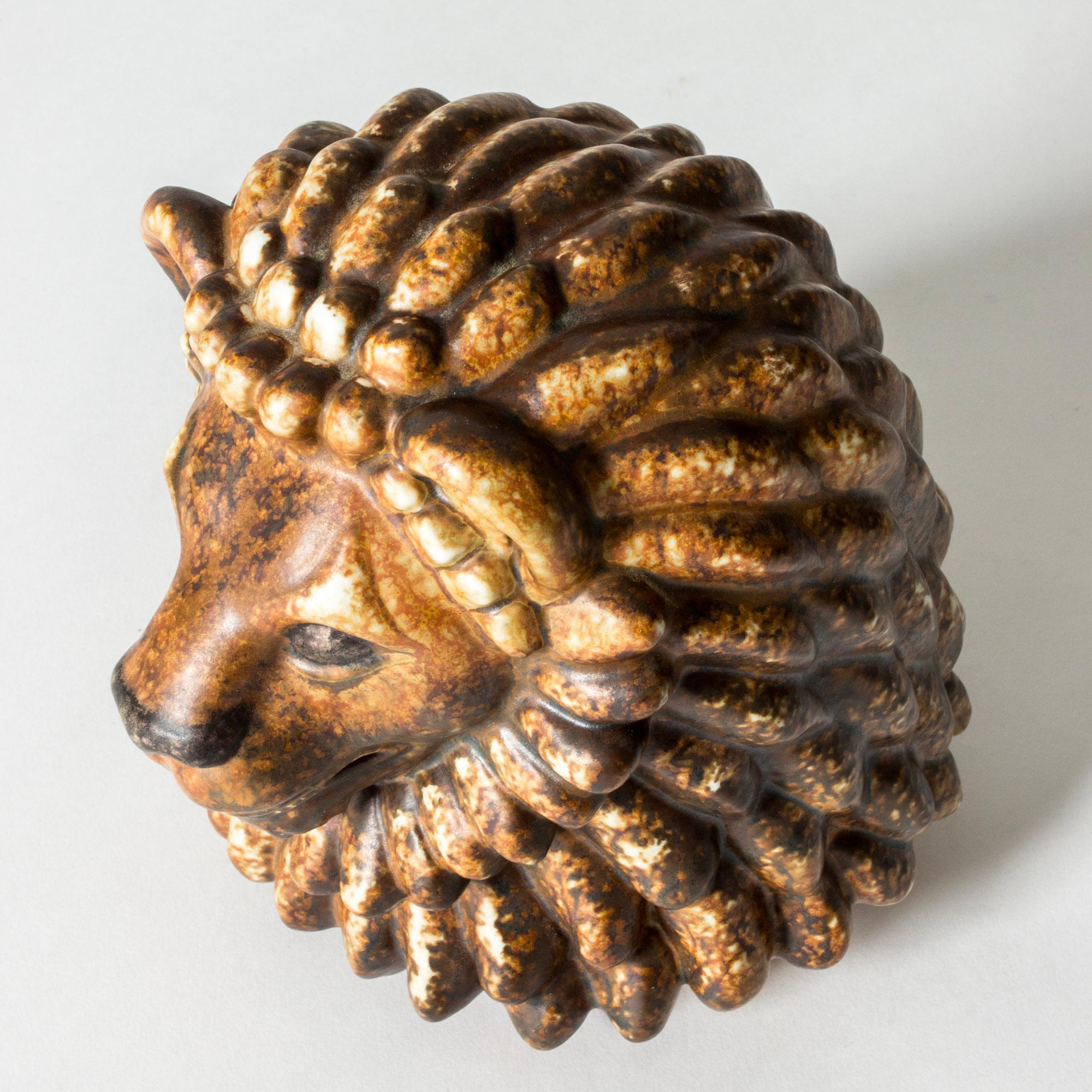Figurine de lion scandinave du milieu du siècle par Gunnar Nylund pour Rörstrand, Suède Bon état - En vente à Stockholm, SE