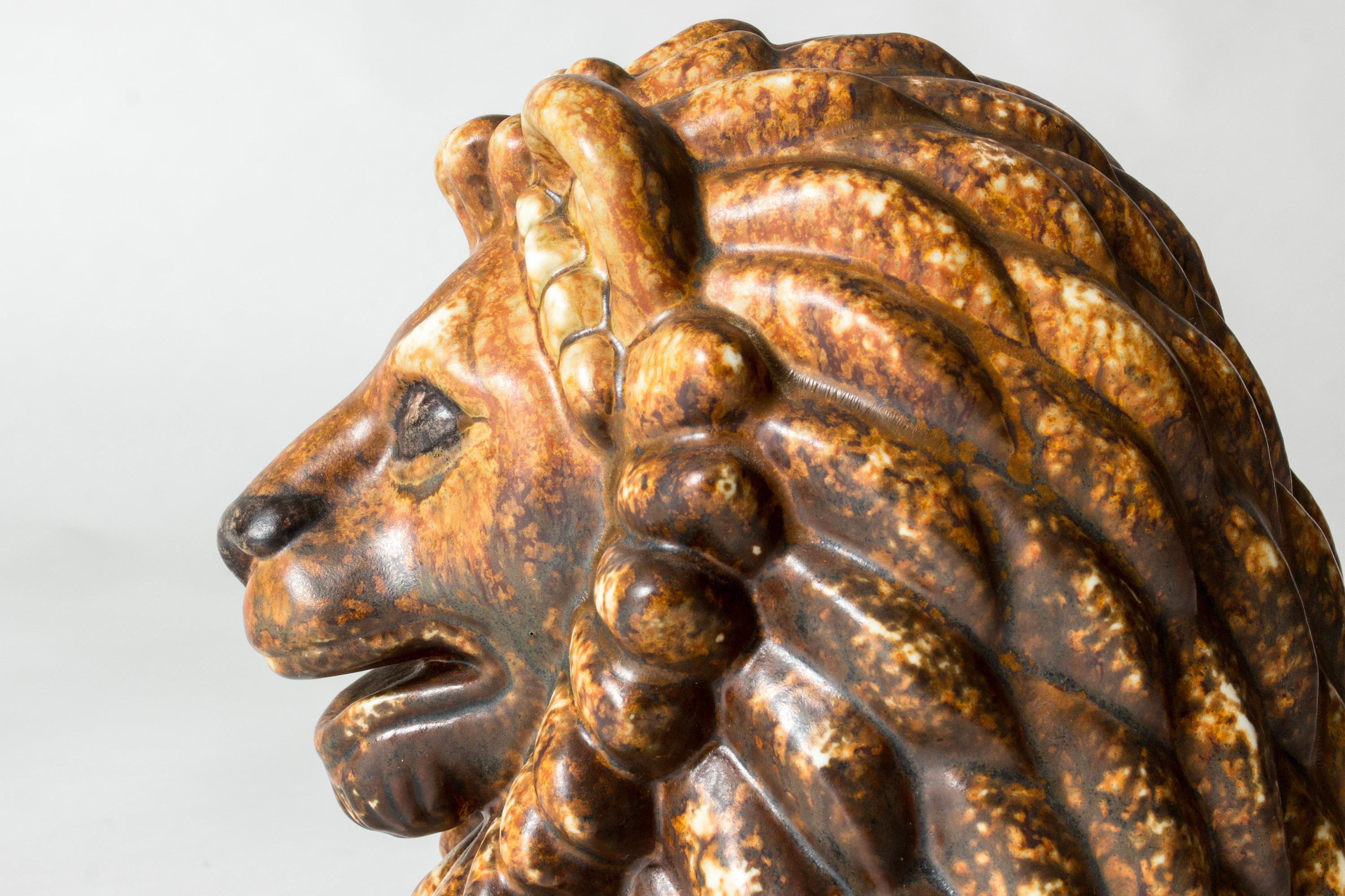 Milieu du XXe siècle Figurine de lion scandinave du milieu du siècle par Gunnar Nylund pour Rörstrand, Suède en vente
