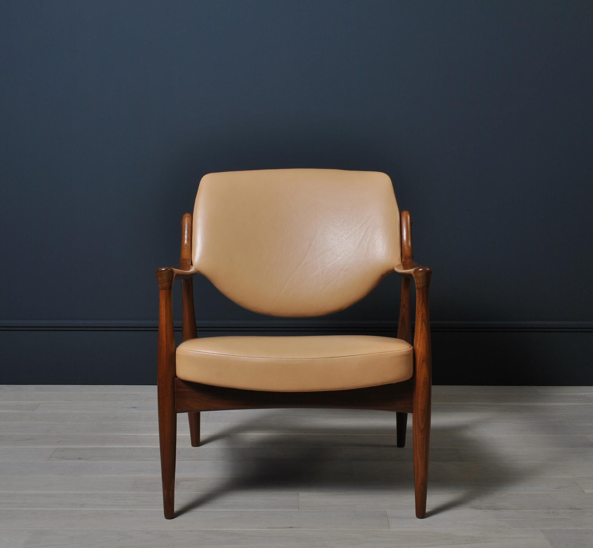 Scandinavian Midcentury Lounge Chair 2