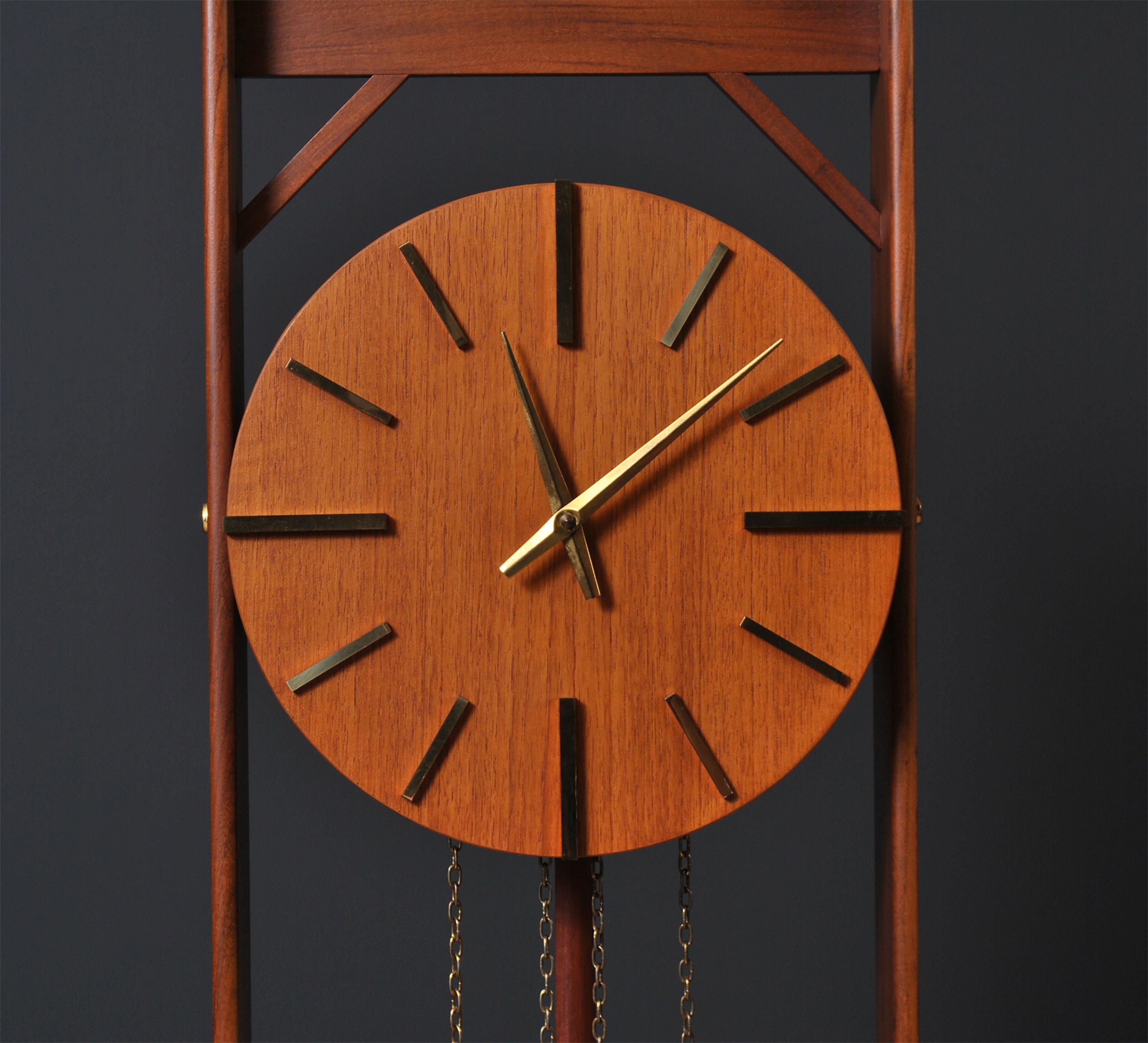 Scandinavian Mid-Century Modern Clock 3