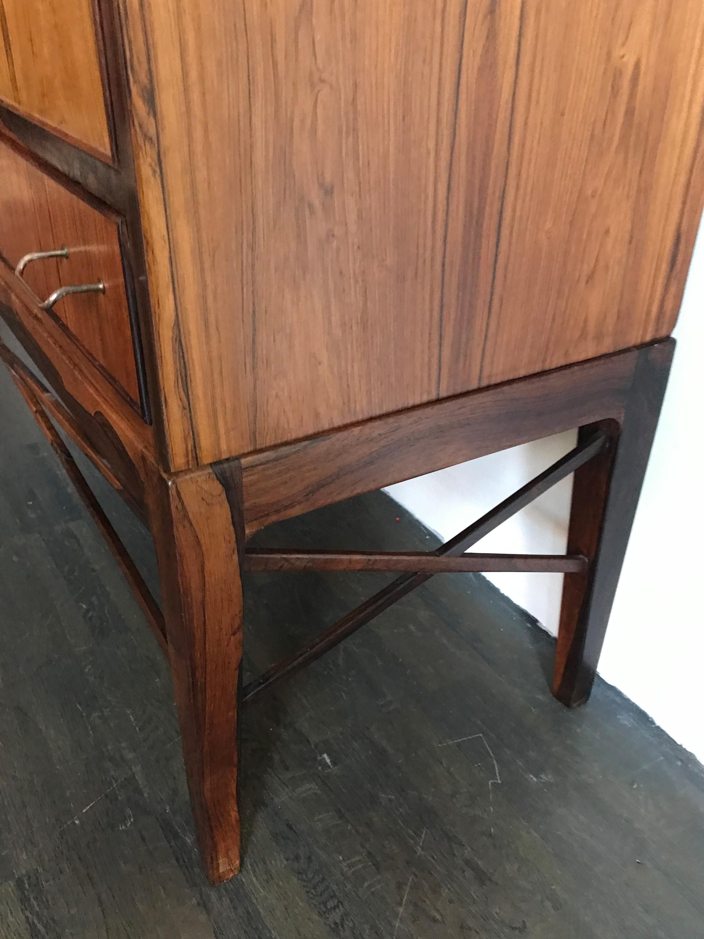 Armoire scandinave en bois foncé au design moderne du milieu du siècle dernier, années 1960 en vente 8