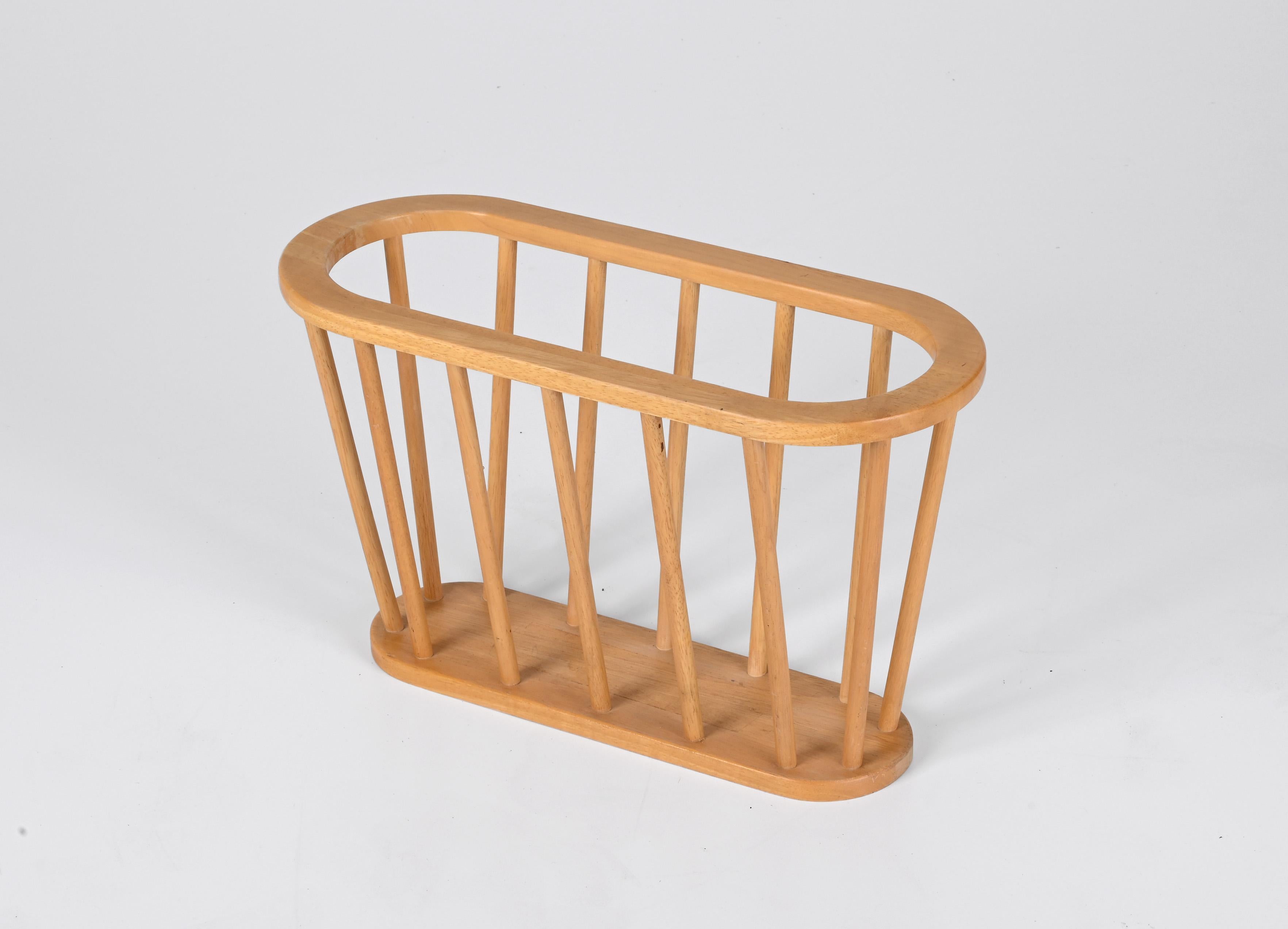 Amazing Mid-Century Modern oak wood magazine rack. This fantastic item was produced in Denmark during the 1970s.

A wonderful piece that is lovable because of its solid oak frame and because its shape and lines are in pure Scandinavian