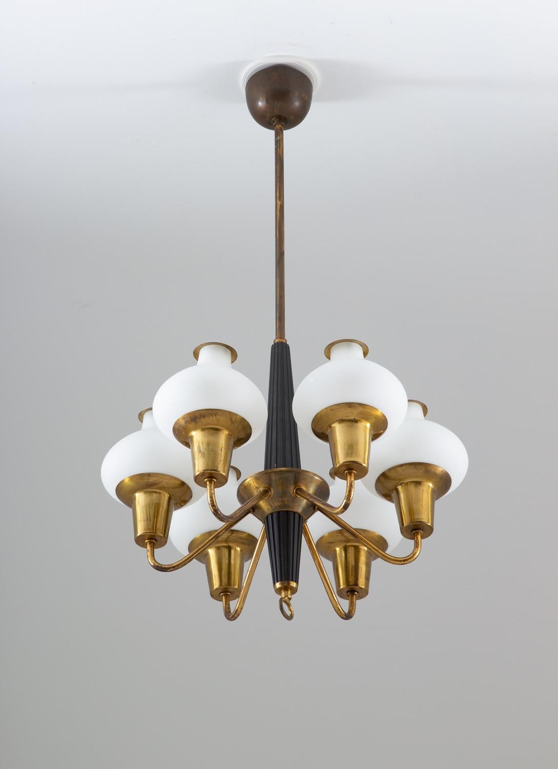Rare midcentury pendant in brass, wood and frosted opaline glass designed by Hans-Agne Jakobsson for Karlskrona Lampfabrik, Sweden
This great looking pendant is of quality and has great details. It features six light sources, hidden by frosted