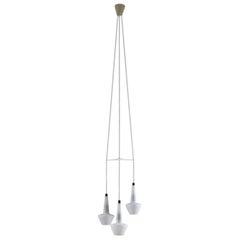 Lampe à suspension scandinave du milieu du siècle T272 en verre opalin de Hans-Agne Jakobsson