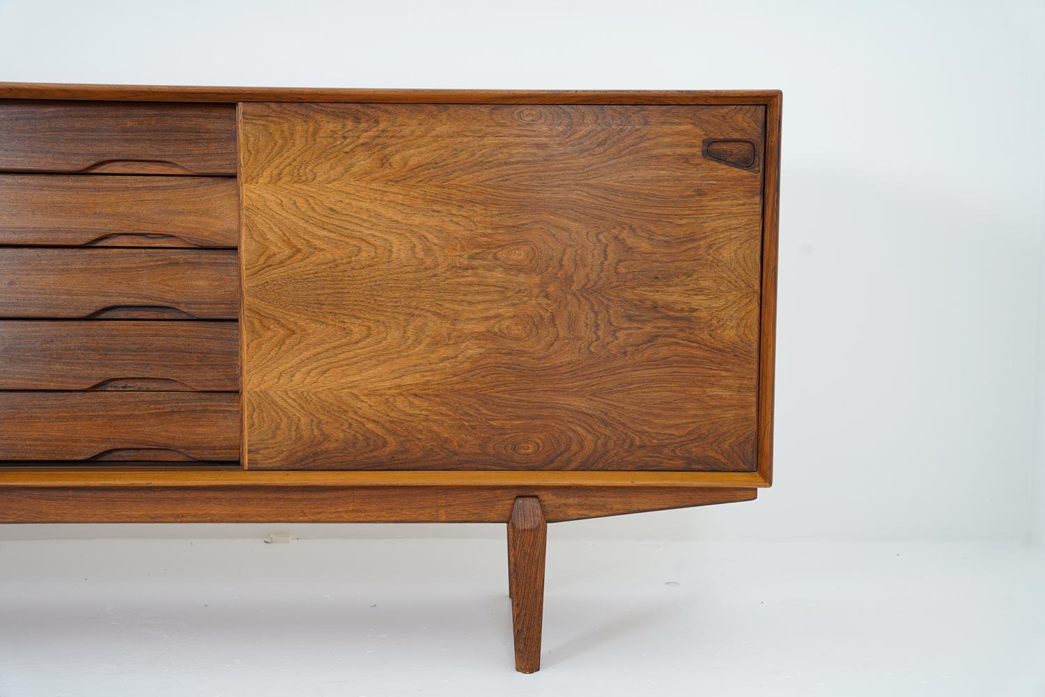 Skandinavisches Sideboard aus Rosenholz von Egon Kristensen aus der Mitte des Jahrhunderts (Dänisch) im Angebot
