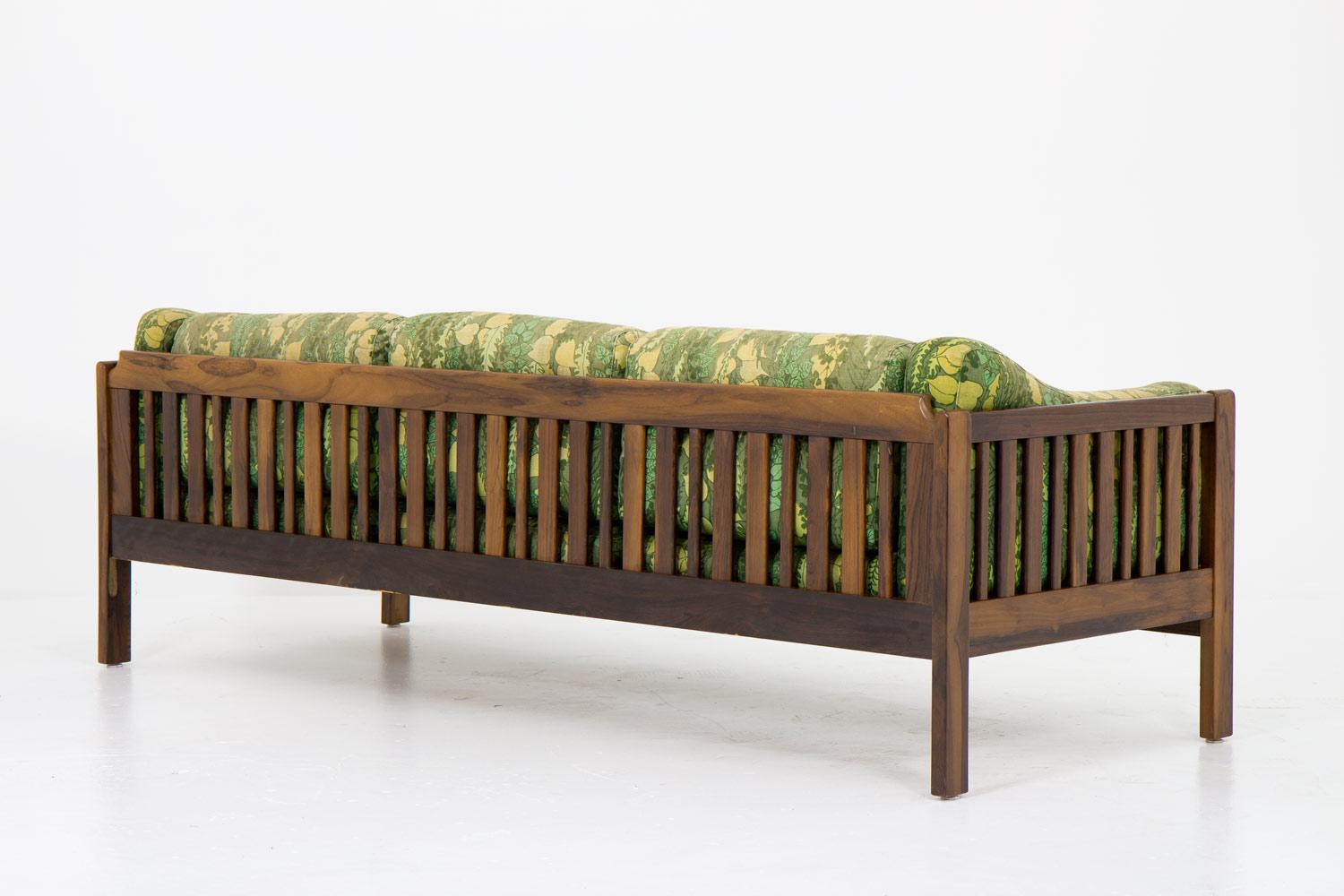 Top-quality lounge sofa designed by Ingvar Stockum for Futura Möbler in 1965. 
The 