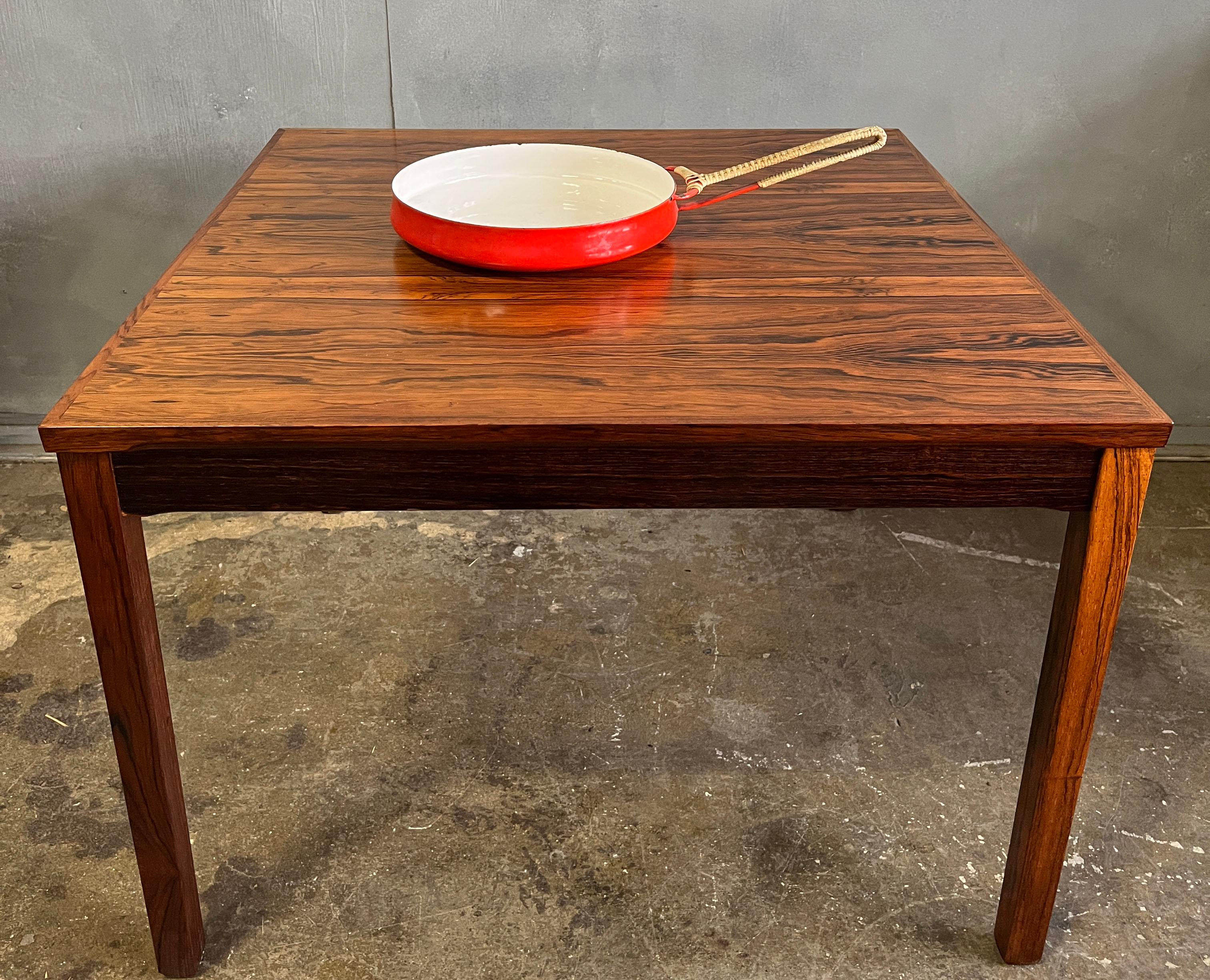 Table scandinave en bois de rose du milieu du siècle en vente 8