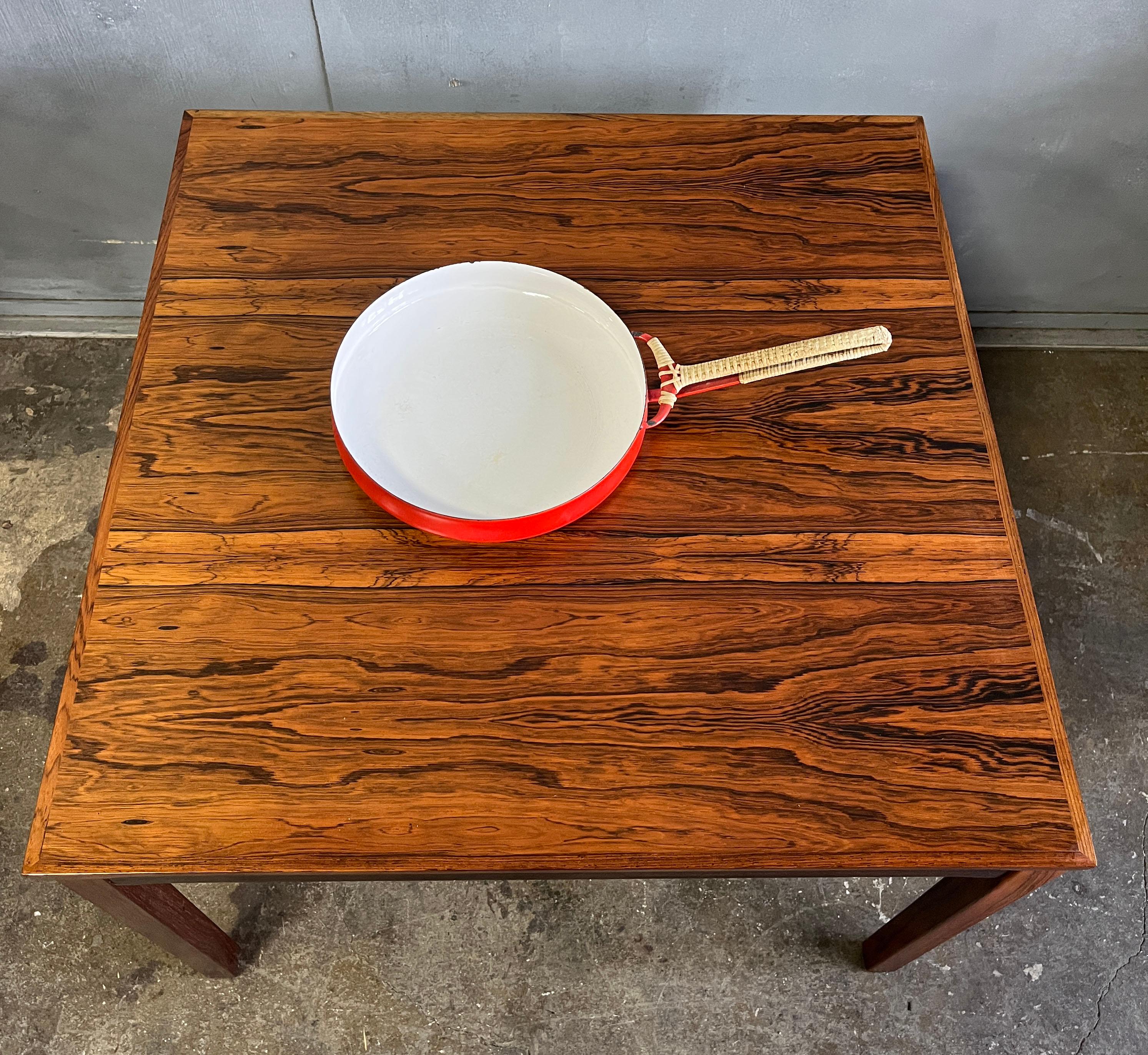 Table scandinave en bois de rose du milieu du siècle en vente 9