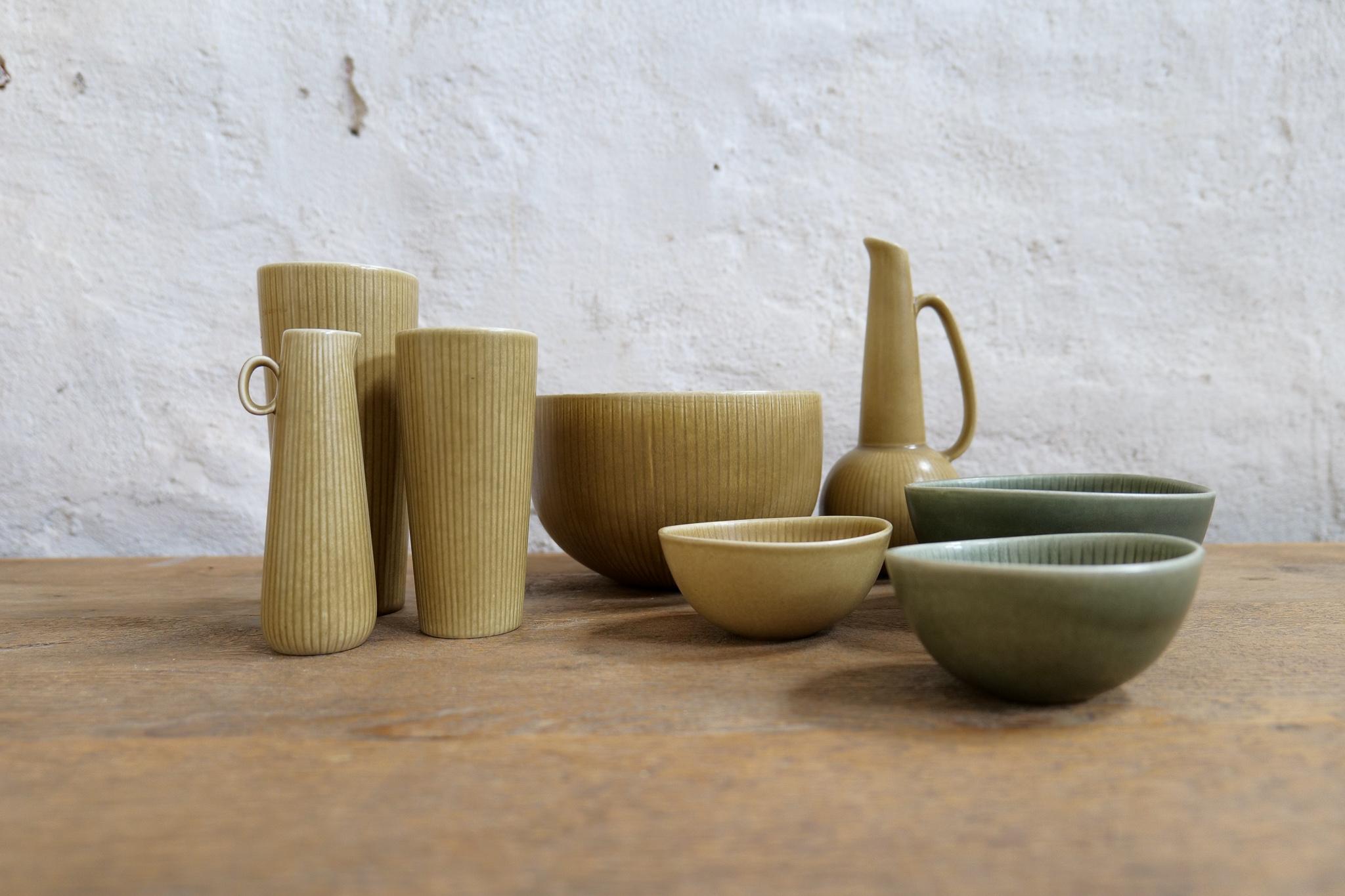 Brown / green collection of 8 vases and bowls from Rörstrand Sweden, designed by Gunnar Nylund in the 1950s. This collection contains vases and bowls from the 1950s production name Ritzi. 

They are all in good vintage condition. 

Dimensions: