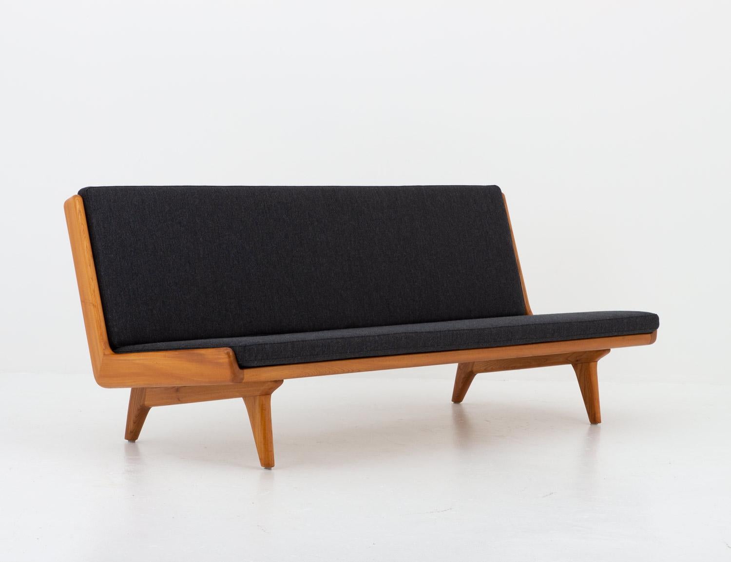 Three-seat sofa model 