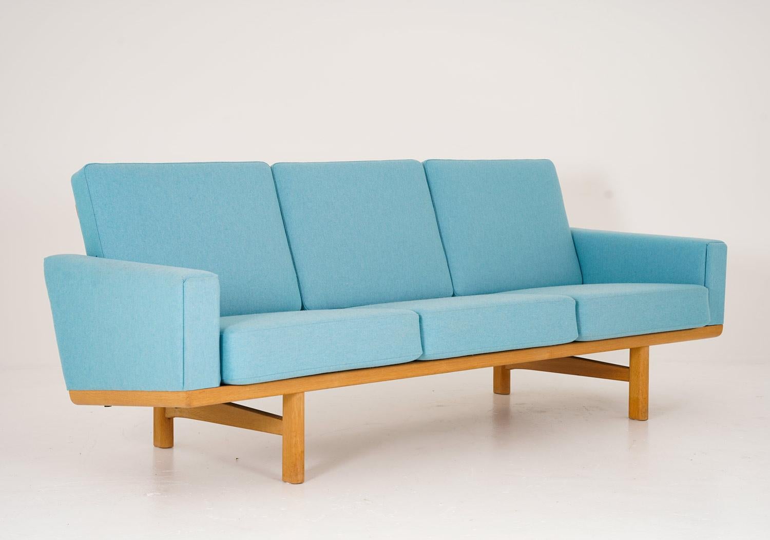 Three-seater sofa Model 236/3 by Hans J. Wegner, Denmark. 

The sofa has a frame made of oak that looks great from any angle, making it perfect as a room divider. 

Condition: The frame is in very good original condition. The cushions are
