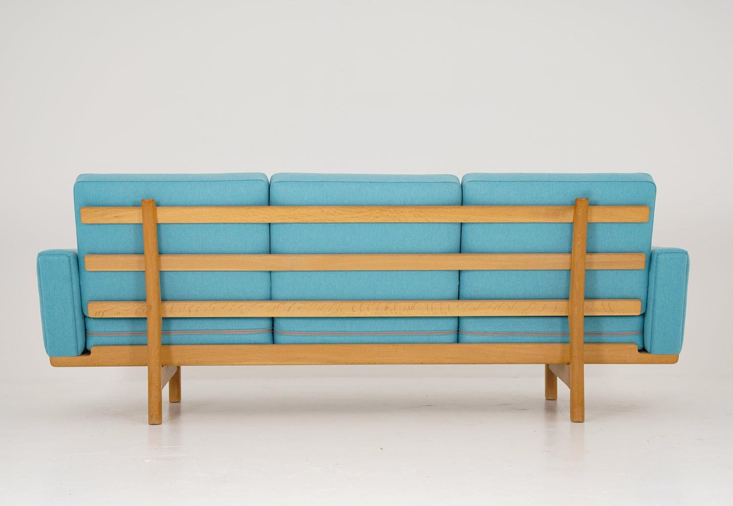 Scandinavian Midcentury Sofa by Hans J. Wegner  In Good Condition In Karlstad, SE