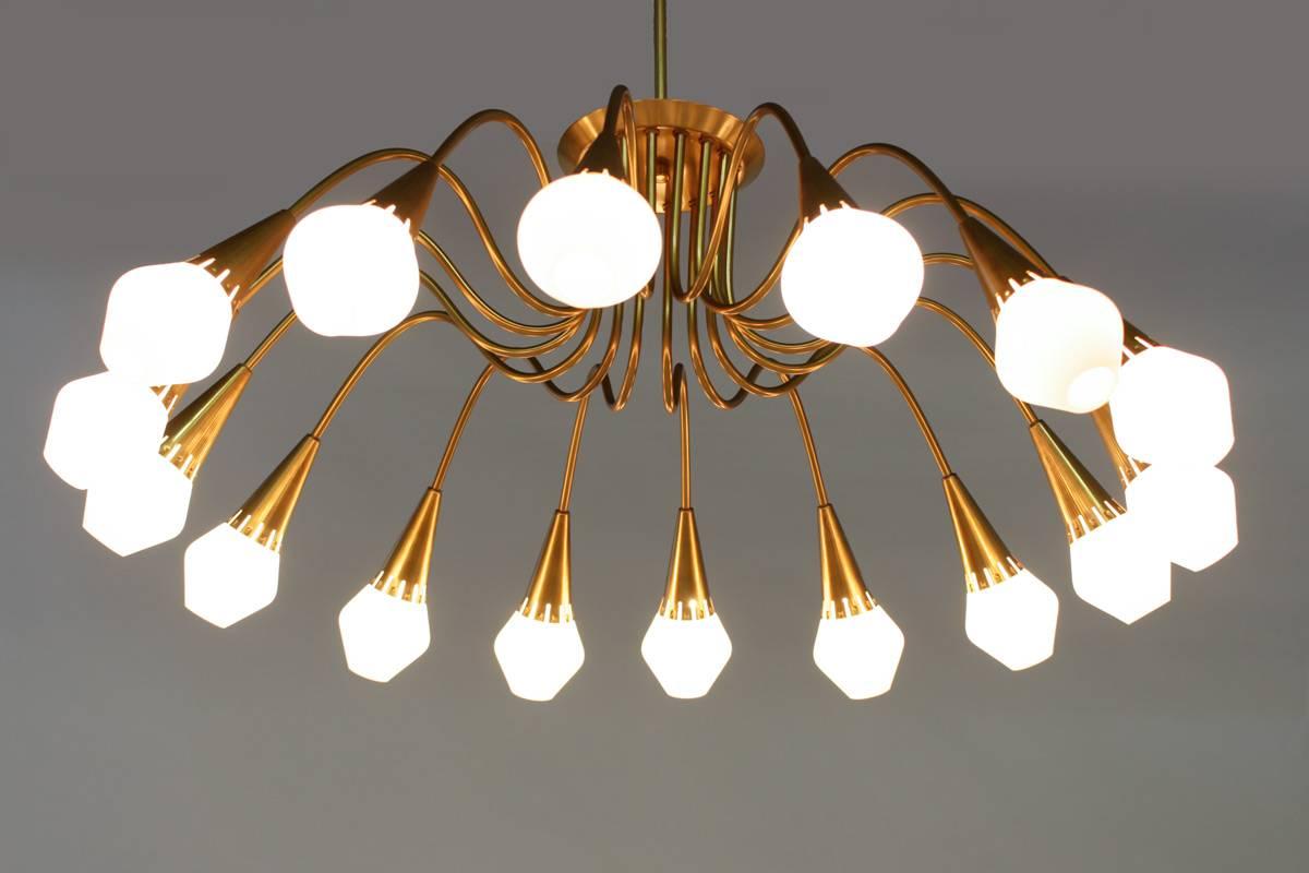 Scandinavo moderno Lampadari a stella scandinavi del Medioevo in ottone di Böhlmarks, Svezia in vendita