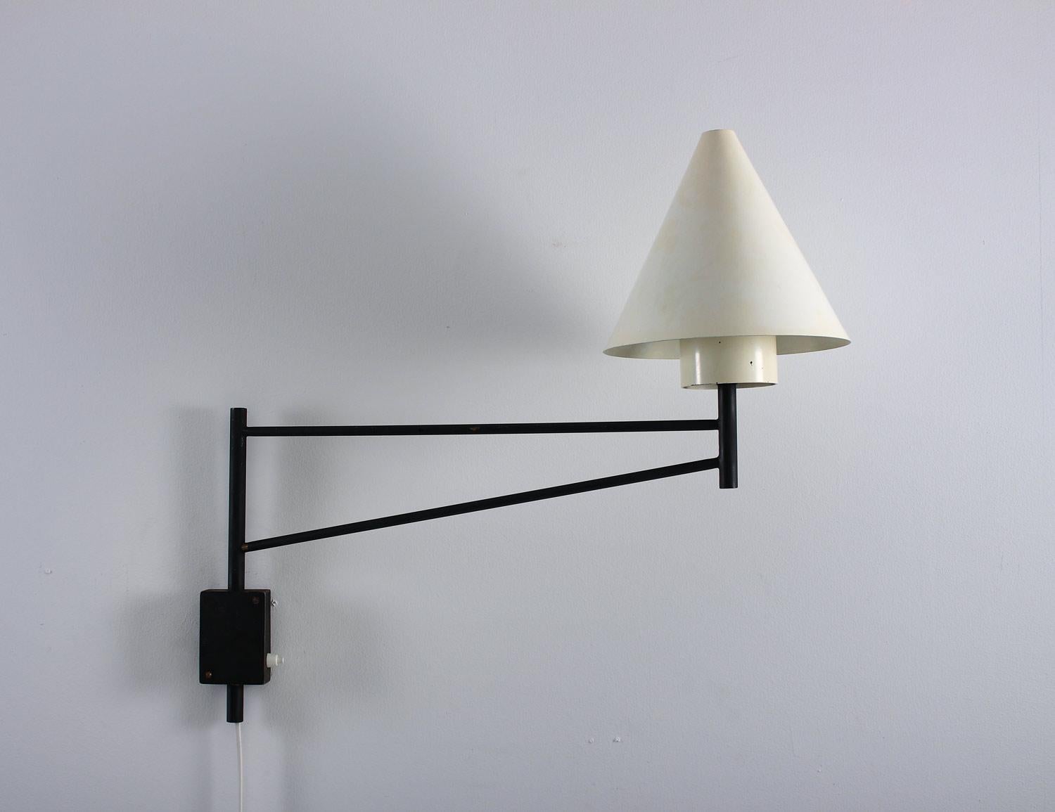 Scandinavian wall lamp produced by Luco in Sweden, 1950s, most likely designed by Eje Ahlgren.
The lamp consists of a metal swivel arm, holding a white cone-shaped metal shade

Condition: Very good original condition.

 