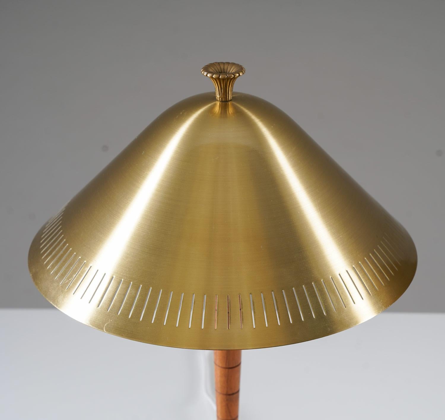 Scandinavian Midcentury Table Lamp in Brass and Teak by Falkenbergs In Good Condition In Karlstad, SE
