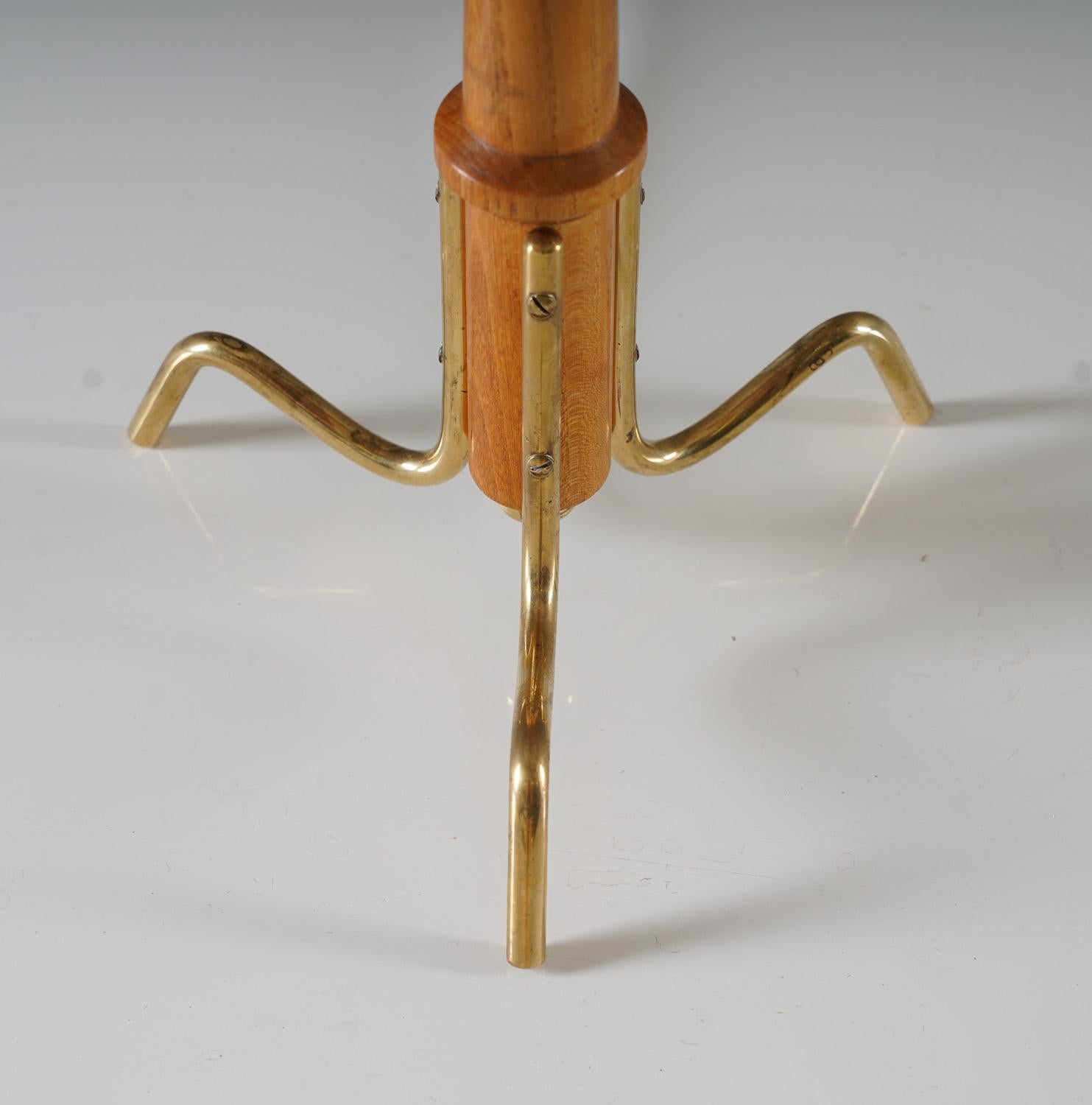 Scandinavian Mid-Century Table Lamp by Böhlmarks in Brass and Elm In Good Condition For Sale In Karlstad, SE