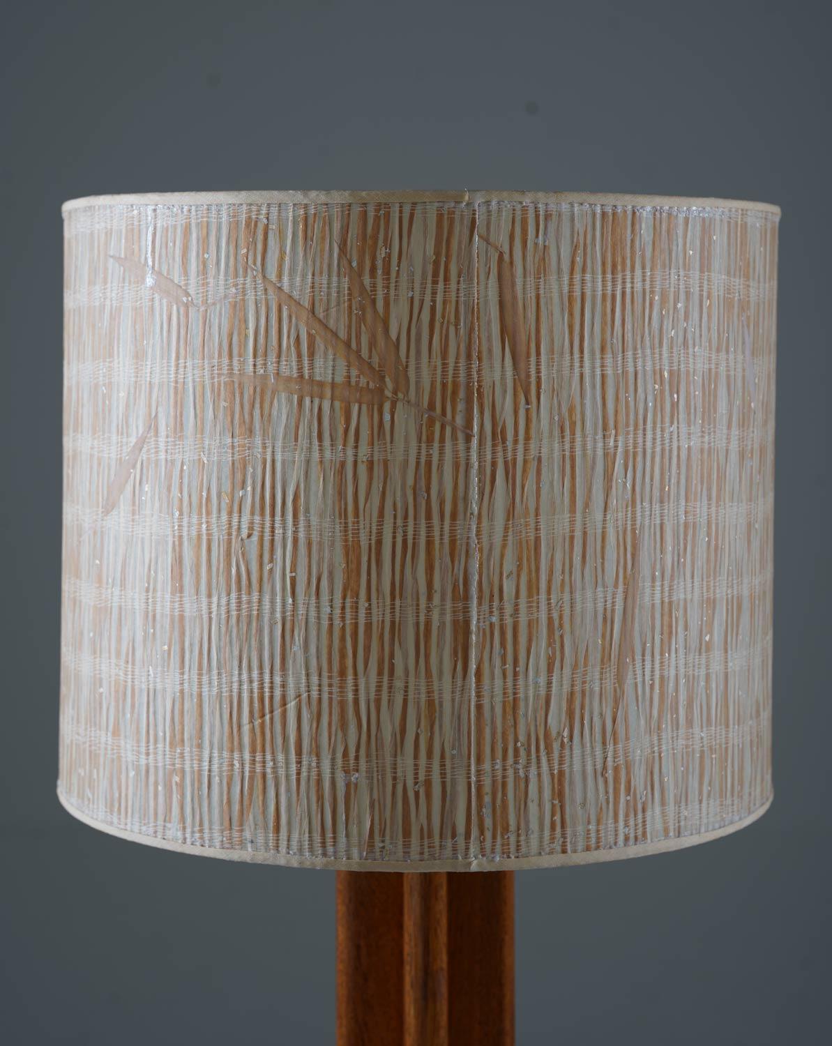 Swedish Scandinavian Midcentury Table Lamp in Oak and Brass by MAE, Sweden For Sale