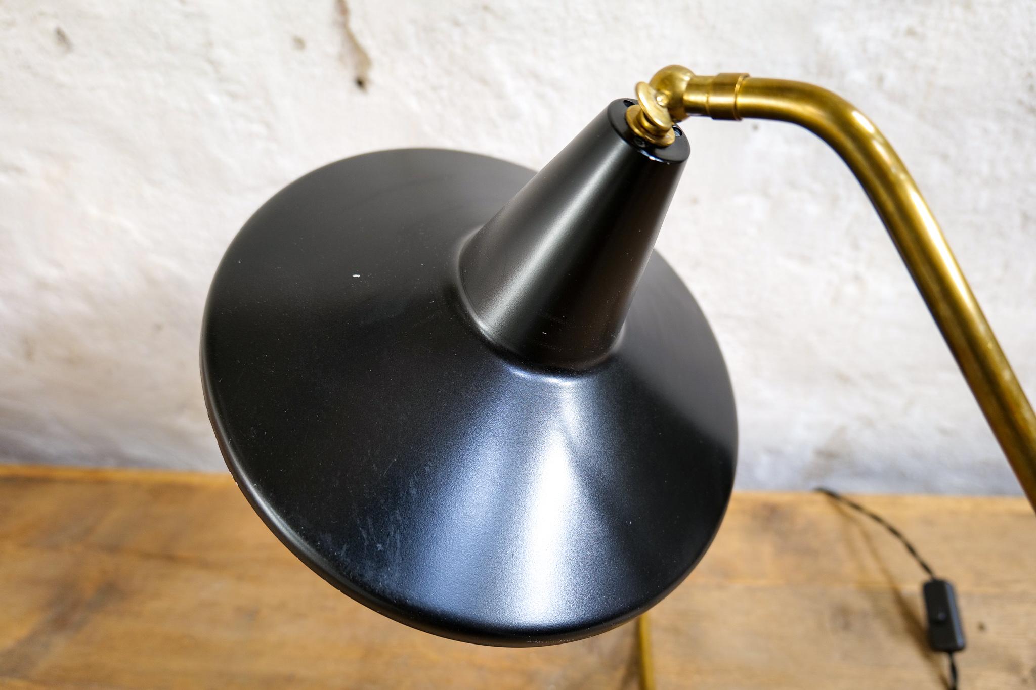 Scandinavian Mid-Century Tripod Brass Table Lamp, Sweden, 1950 For Sale 3