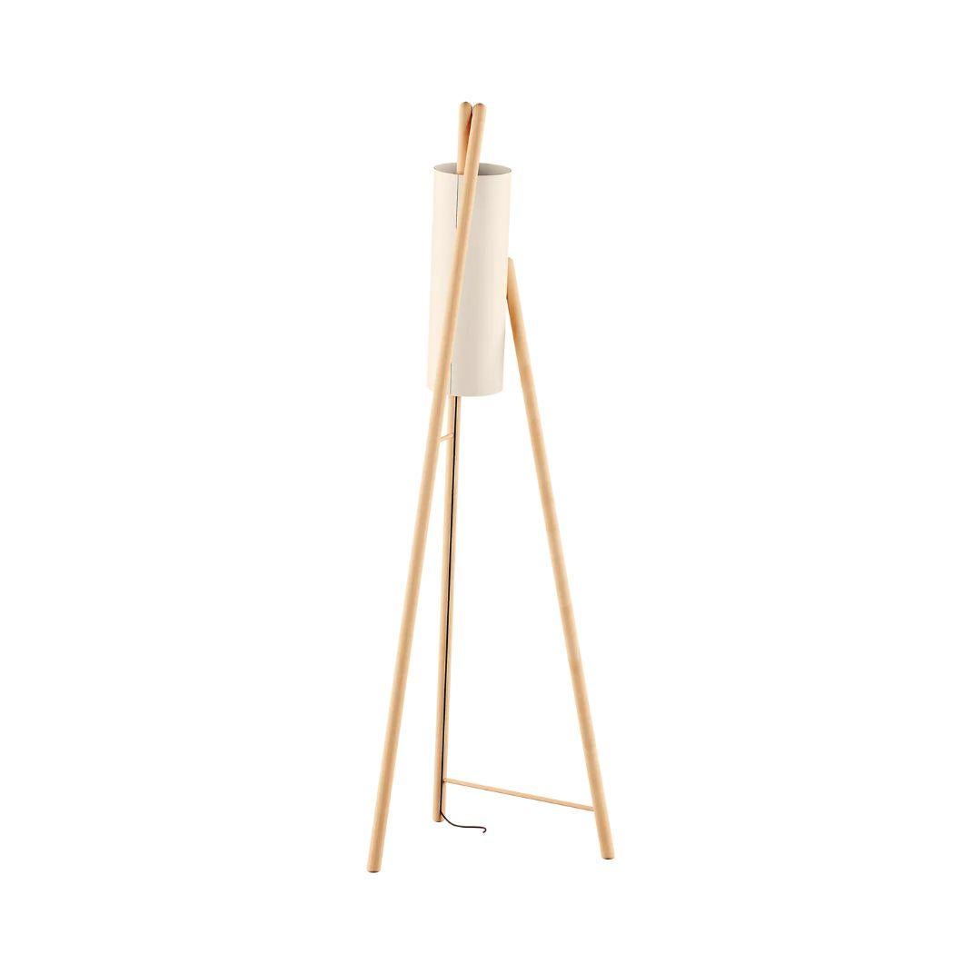 Scandinavian Minimal Tripod Floor Lamp Three Leg in Wood & Cylinder Lamp Shade In New Condition For Sale In Porto, Vila Nova de Gaia