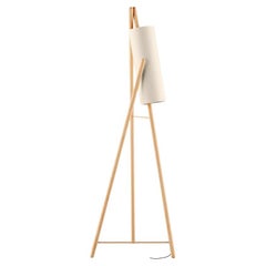 Skandinavische minimalistische Dreibein-Stehleuchte mit drei Beinen aus Holz und Zylinder-Lampenschirm