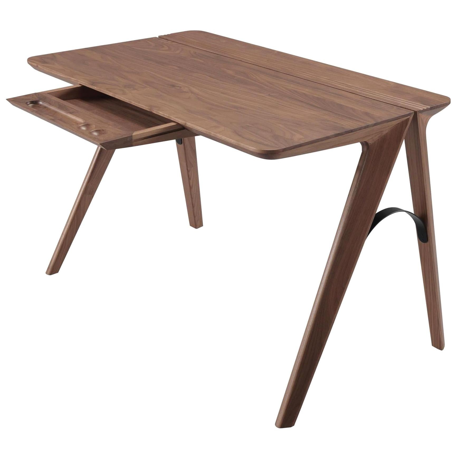 Bureau en bois de style scandinave minimaliste