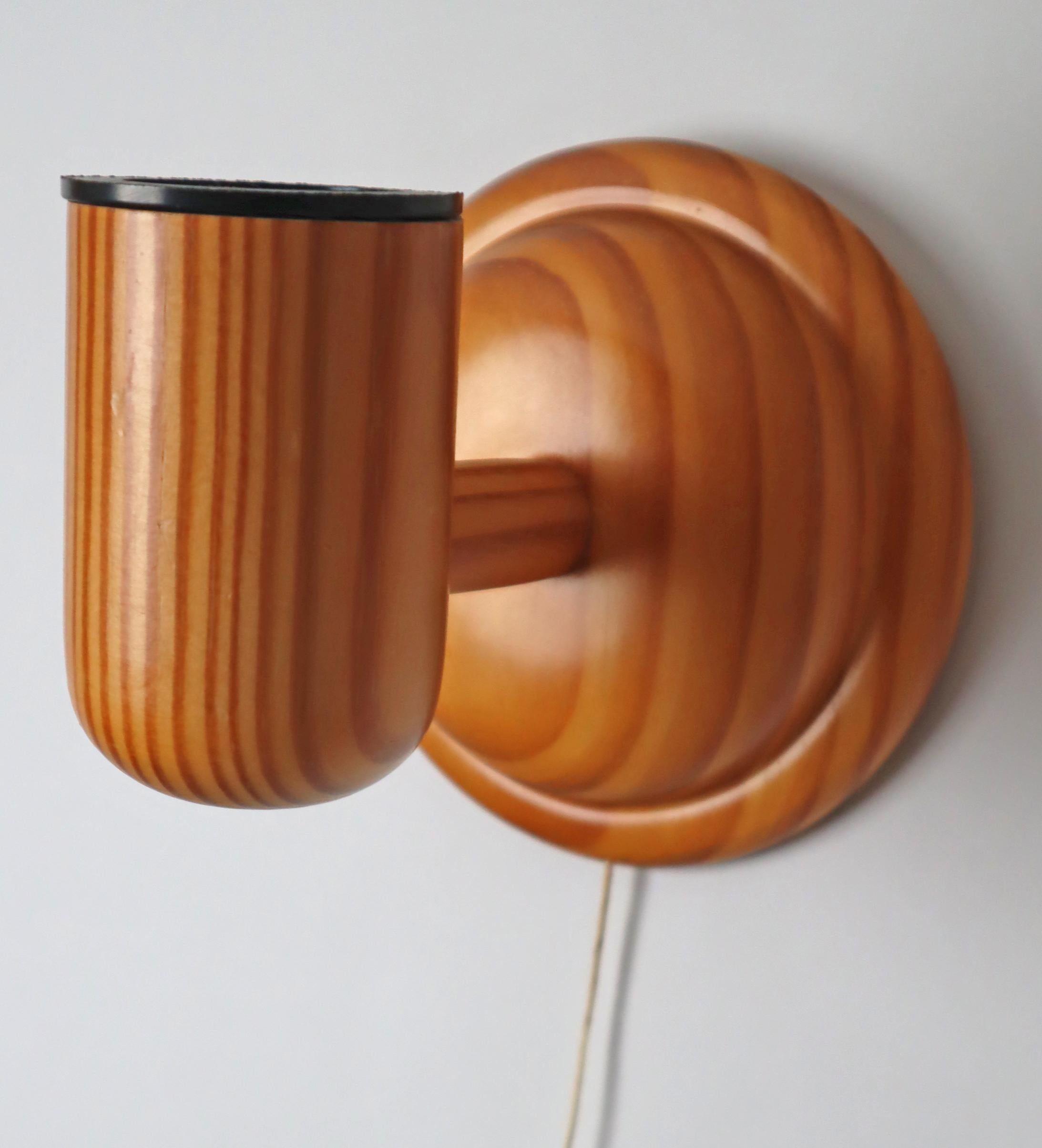 Skandinavisches minimalistisches Wandleuchtenpaar aus Kiefernholz, Schweden 1970er Jahre im Angebot 9