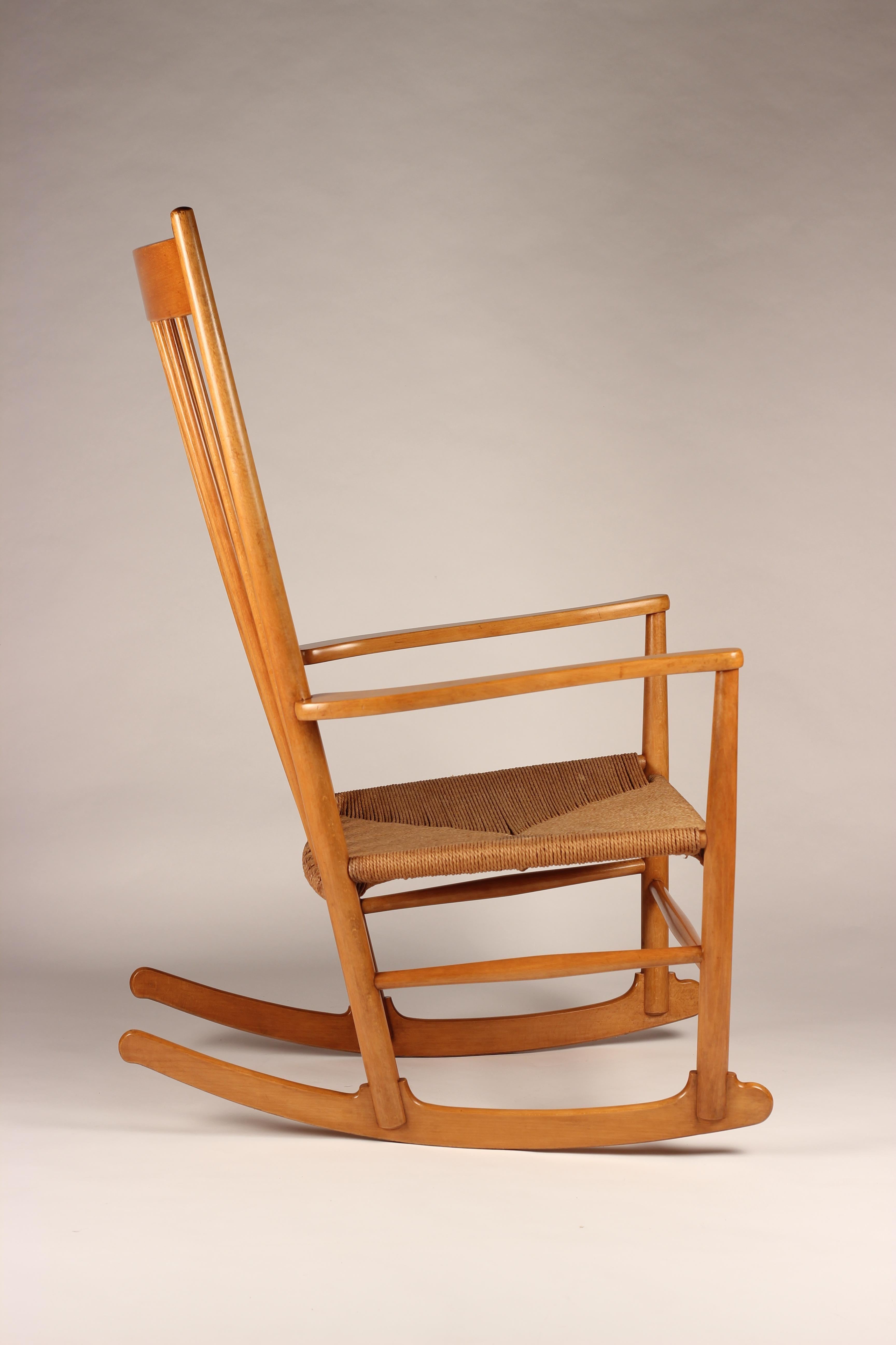 Scandinavian Modern 1950’s Hans Wegner Rocking Chair J16 in Beech & Danish Cord In Good Condition In London, GB