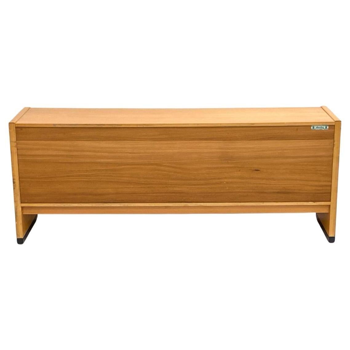 Scandinavian modern 3 door blonde beech long credenza by Skovby Denmark In Good Condition For Sale In Brooklyn, NY
