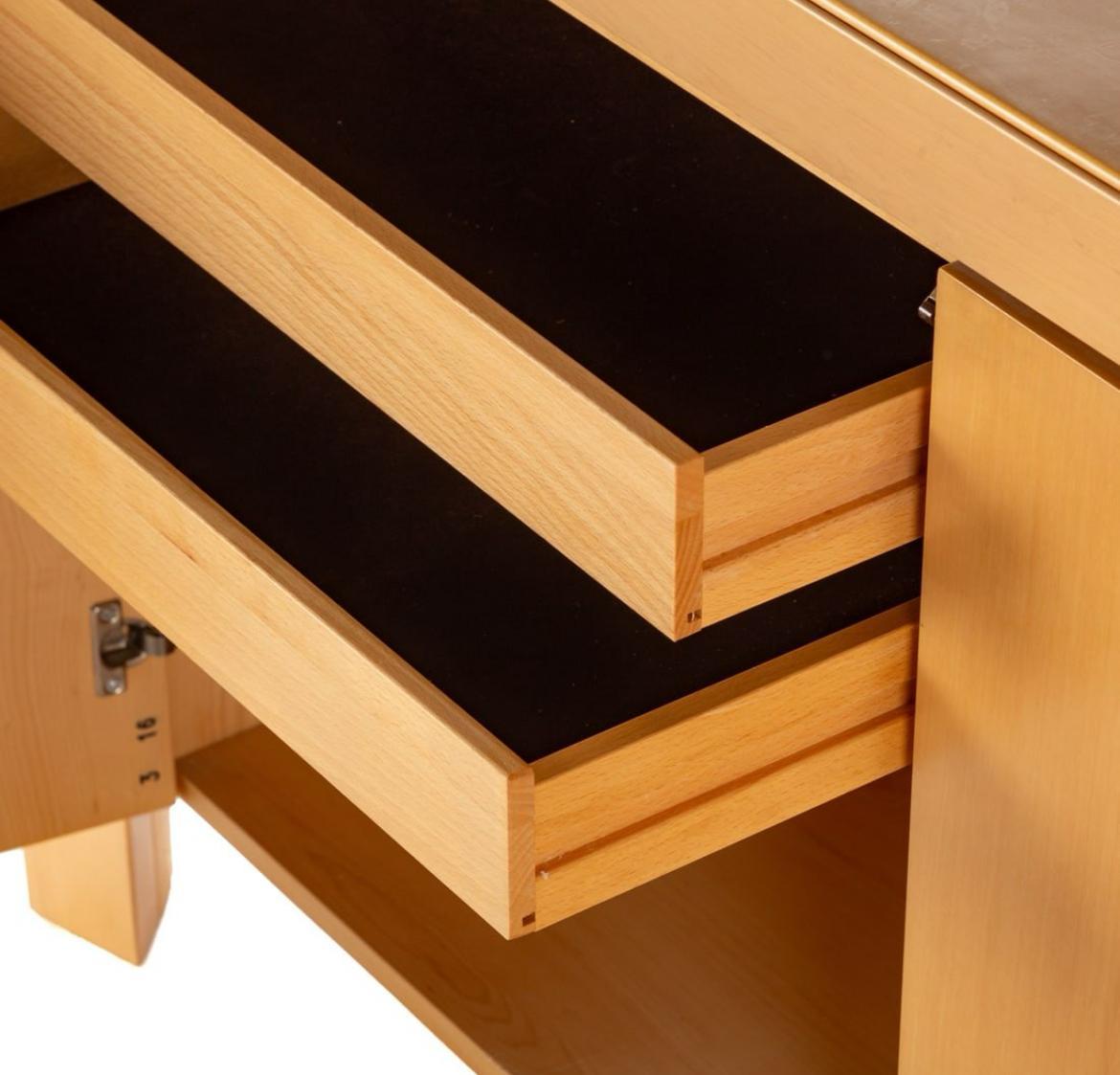 Scandinavo moderno Credenza moderna scandinava a 3 ante in acero biondo di Skovby Danimarca in vendita
