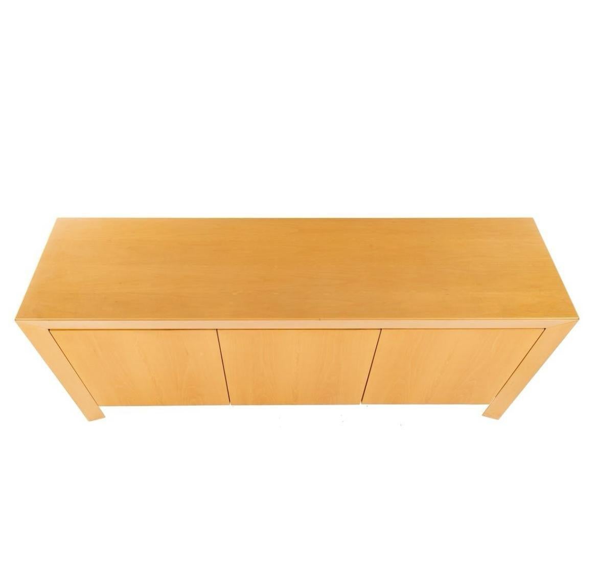 Danese Credenza moderna scandinava a 3 ante in acero biondo di Skovby Danimarca in vendita