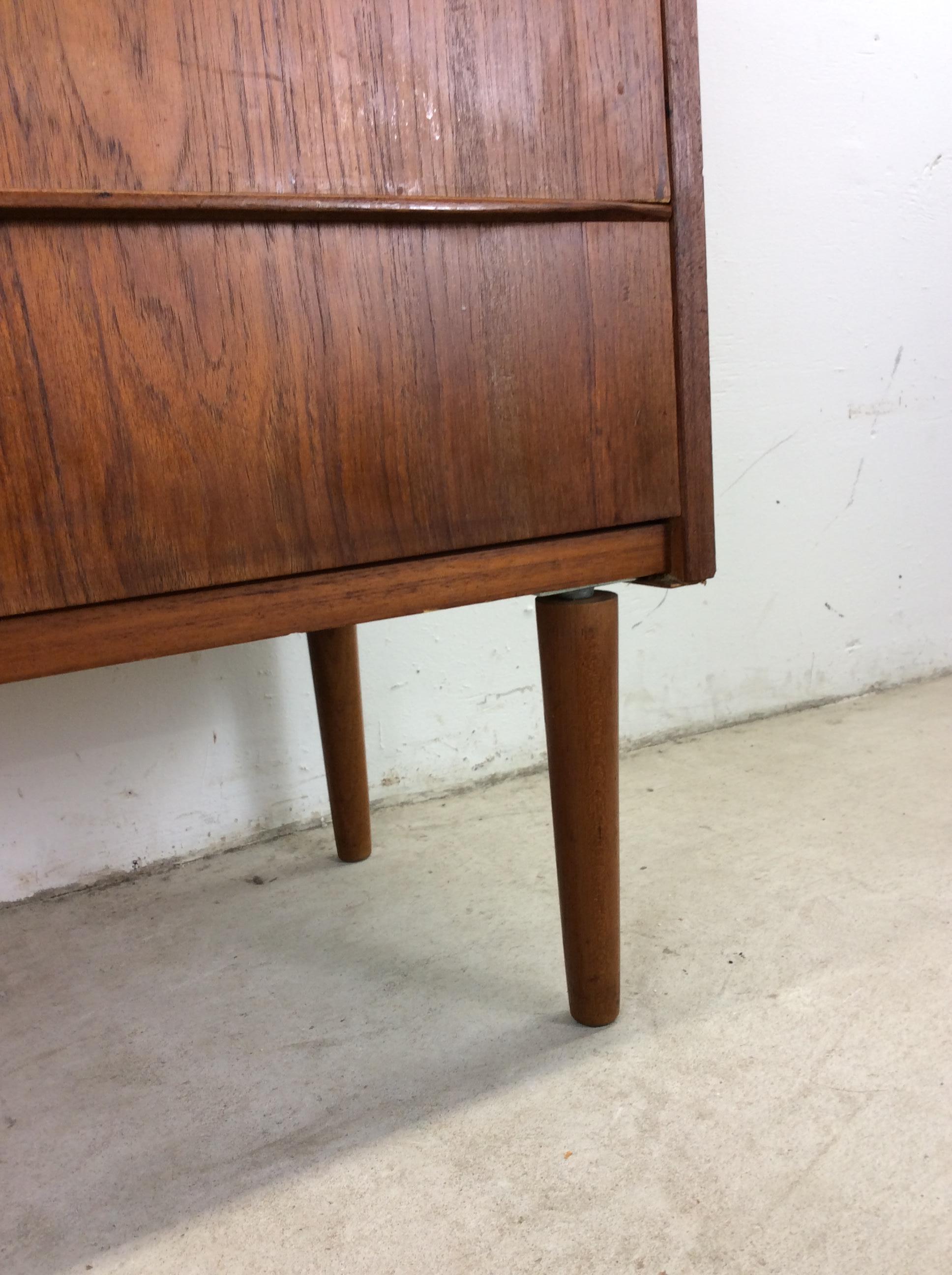 The Modern Scandinavian Highboy a 5 cassetti con serratura e chiave in vendita 12