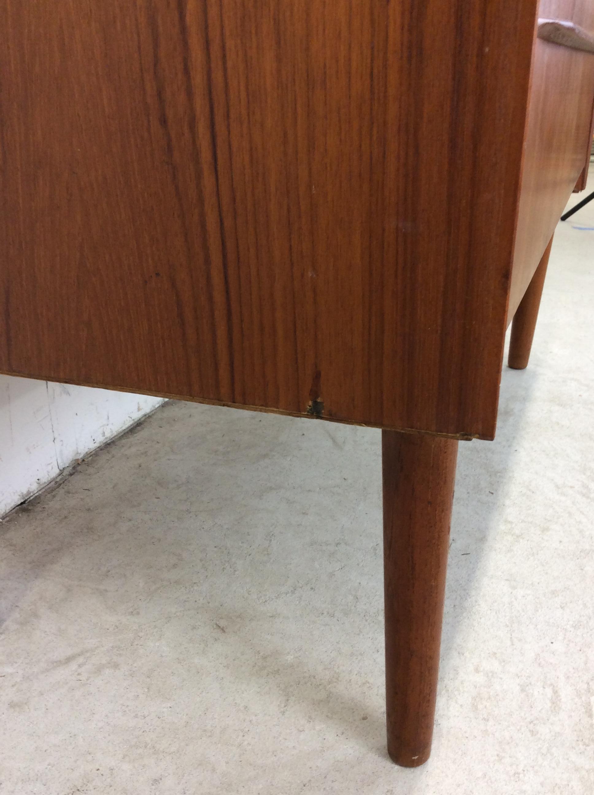 The Modern Scandinavian Highboy a 5 cassetti con serratura e chiave in vendita 1