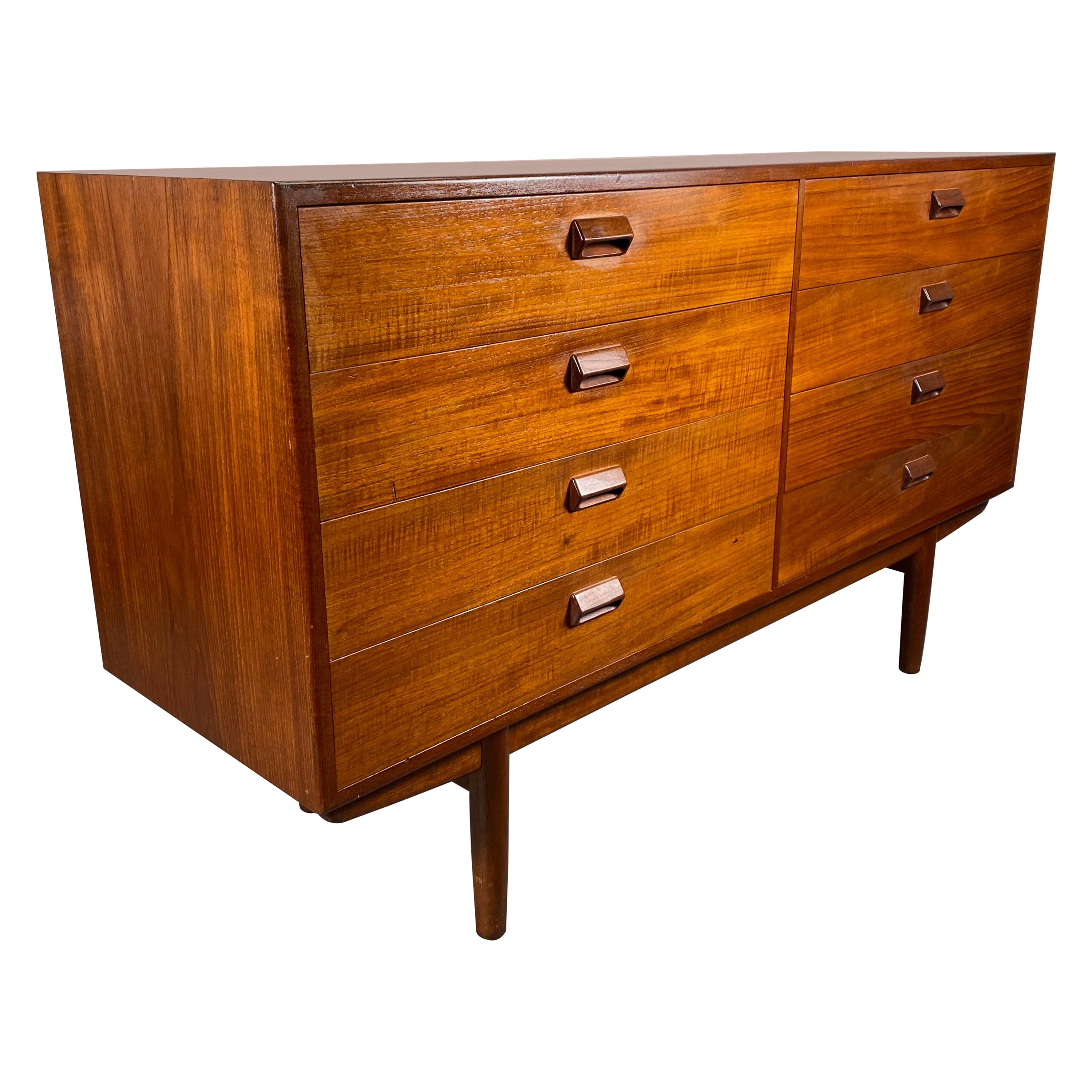 Scandinavian Modern 8-Drawer Teak Dresser by Børge Mogensen / Denmark