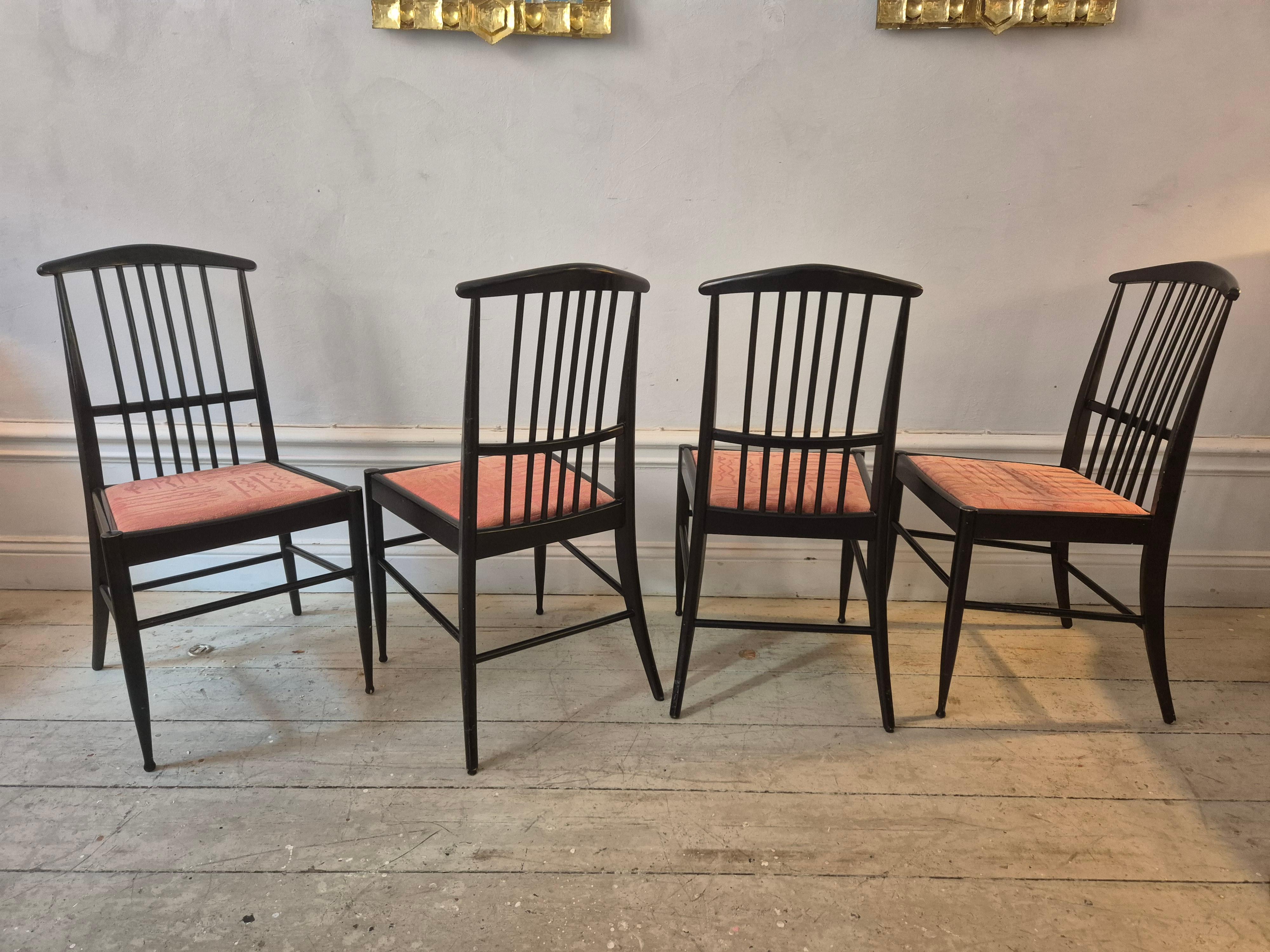 The Modernity, ensemble de six chaises, modèle Charlotte, bois laqué noir en vente 3