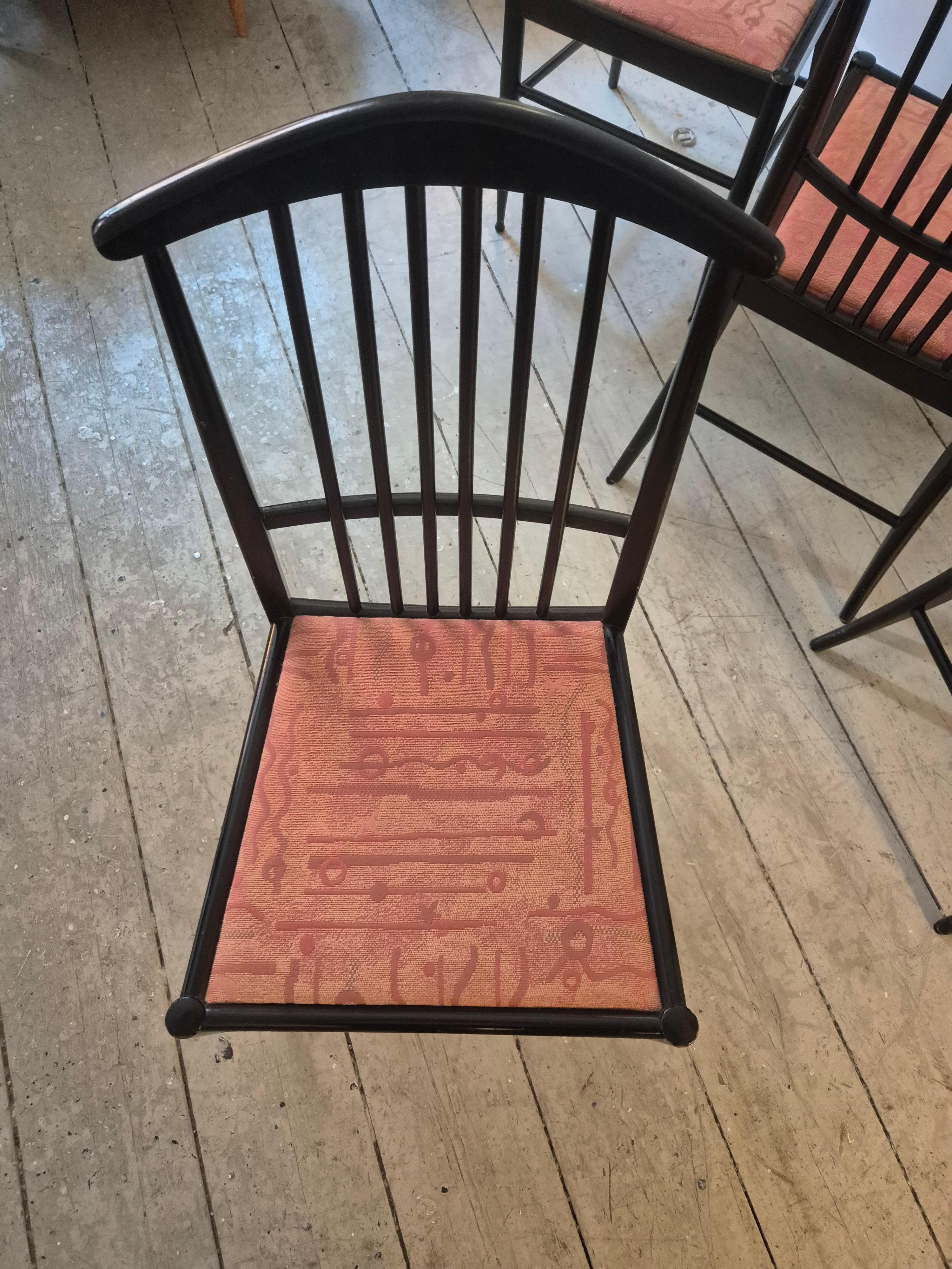 The Modernity, ensemble de six chaises, modèle Charlotte, bois laqué noir en vente 5