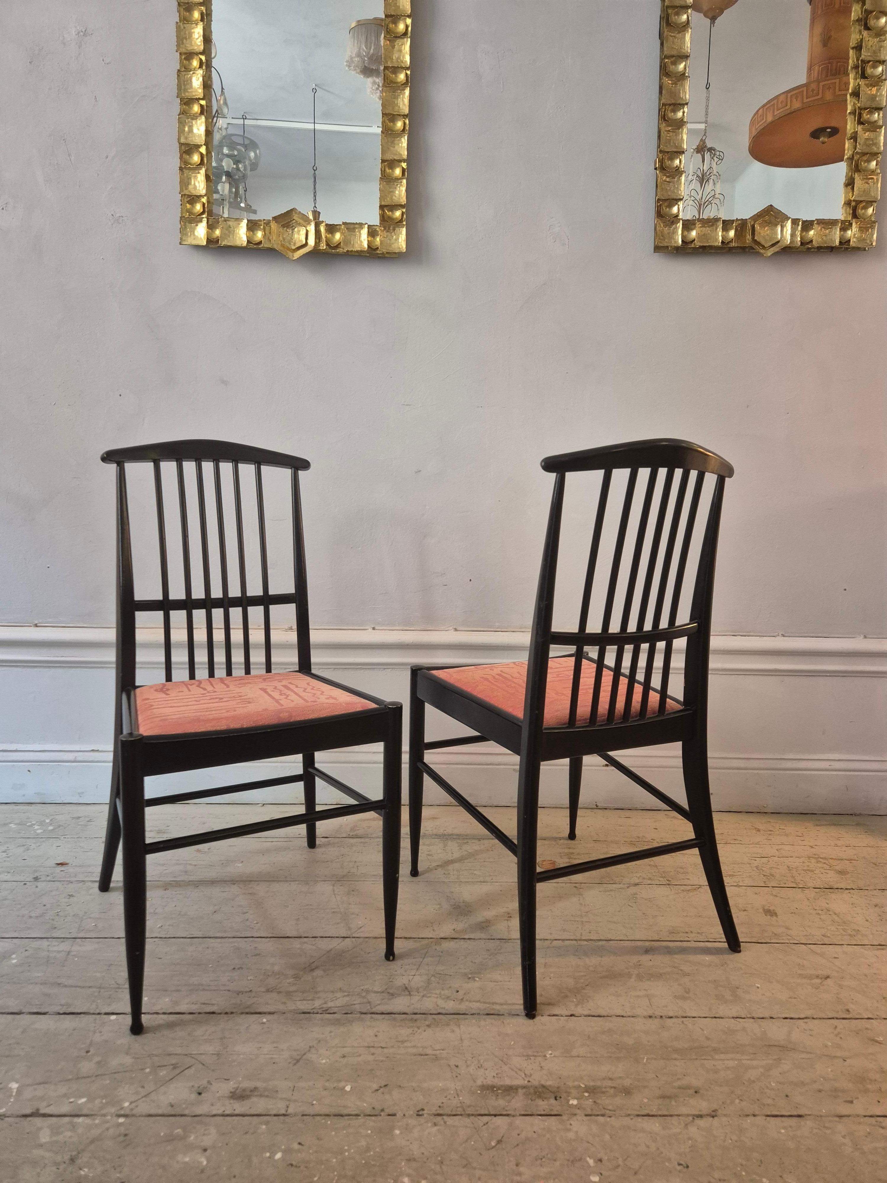The Modernity, ensemble de six chaises, modèle Charlotte, bois laqué noir en vente 7