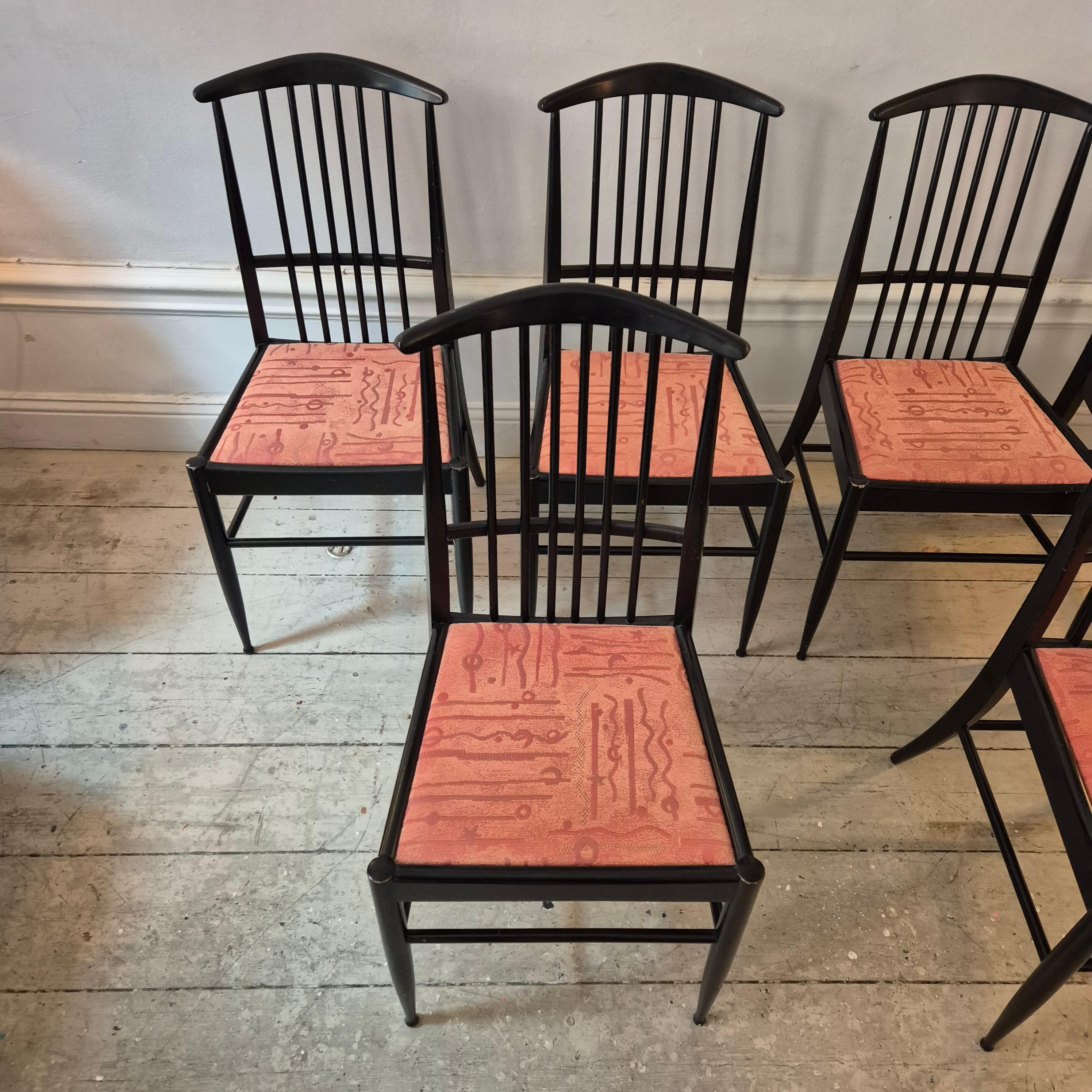 Finlandais The Modernity, ensemble de six chaises, modèle Charlotte, bois laqué noir en vente