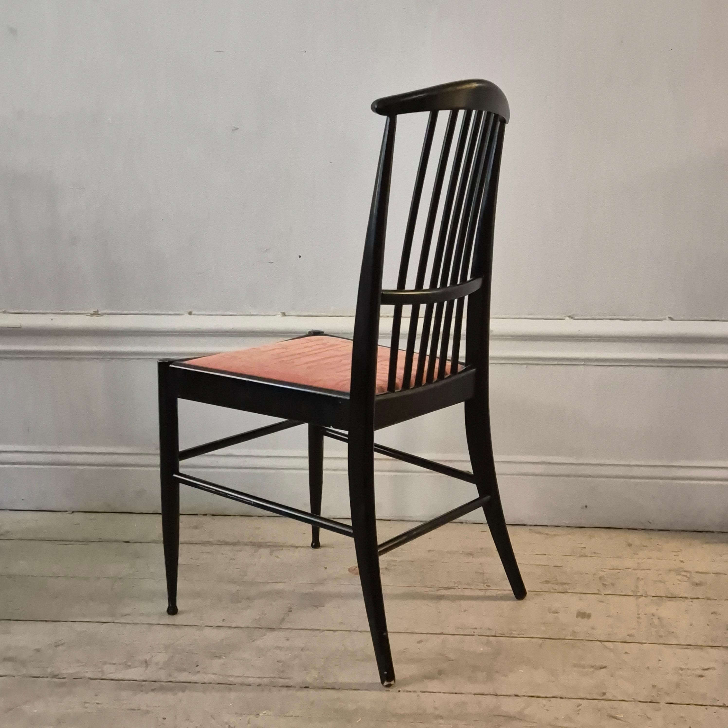 The Modernity, ensemble de six chaises, modèle Charlotte, bois laqué noir État moyen - En vente à Stockholm, SE