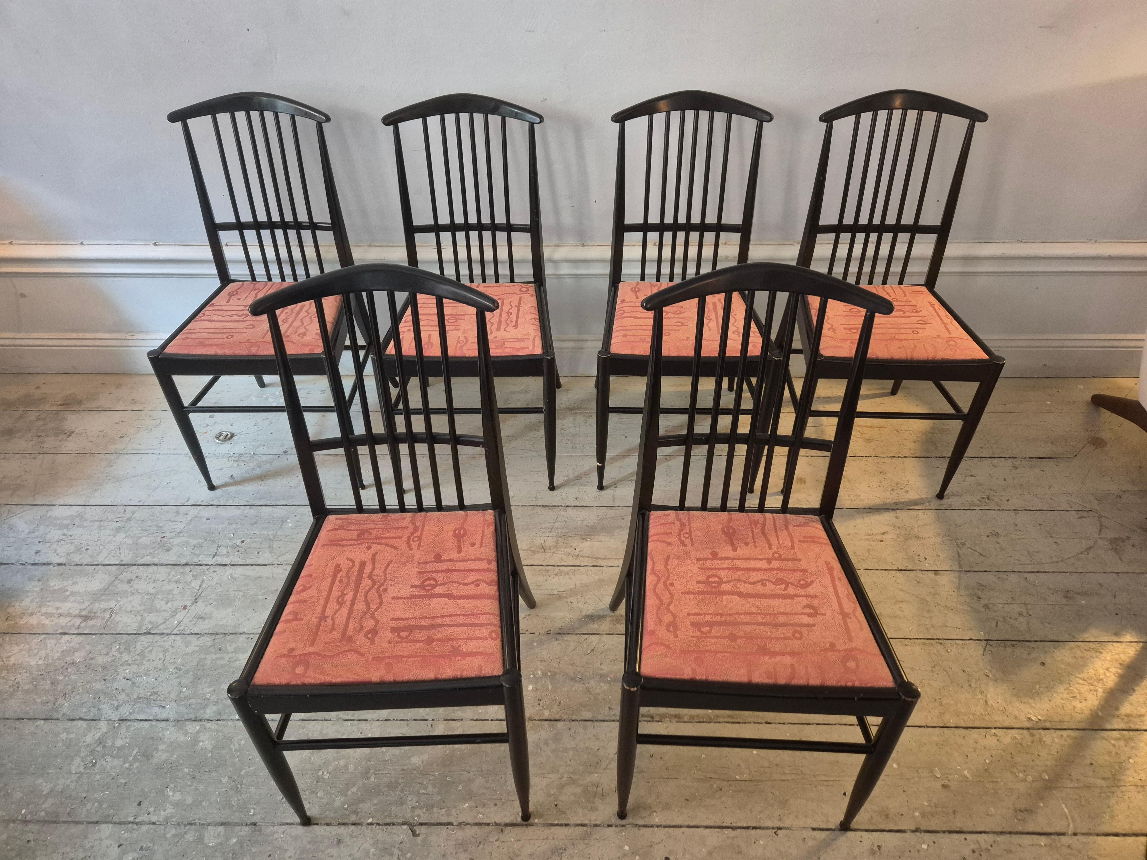 Bois The Modernity, ensemble de six chaises, modèle Charlotte, bois laqué noir en vente