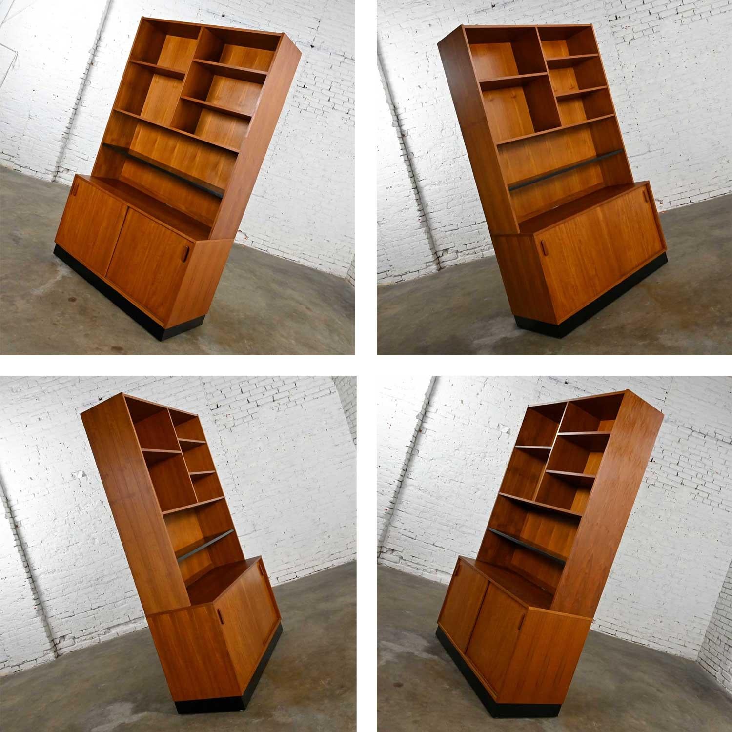 Scandinavian Modern Adjustable 2 Piece Display Cabinet Bookcase China Hutch 3