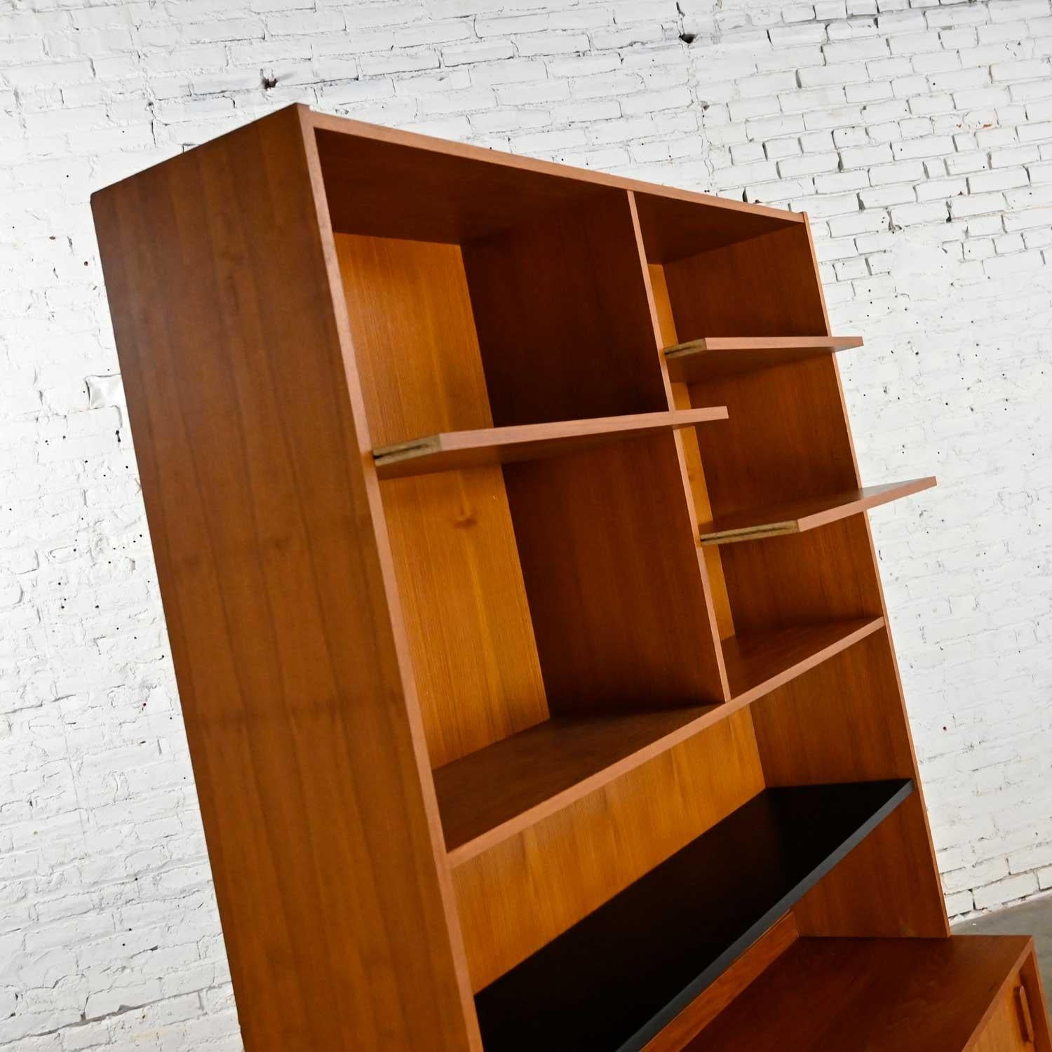 Wood Scandinavian Modern Adjustable 2 Piece Display Cabinet Bookcase China Hutch