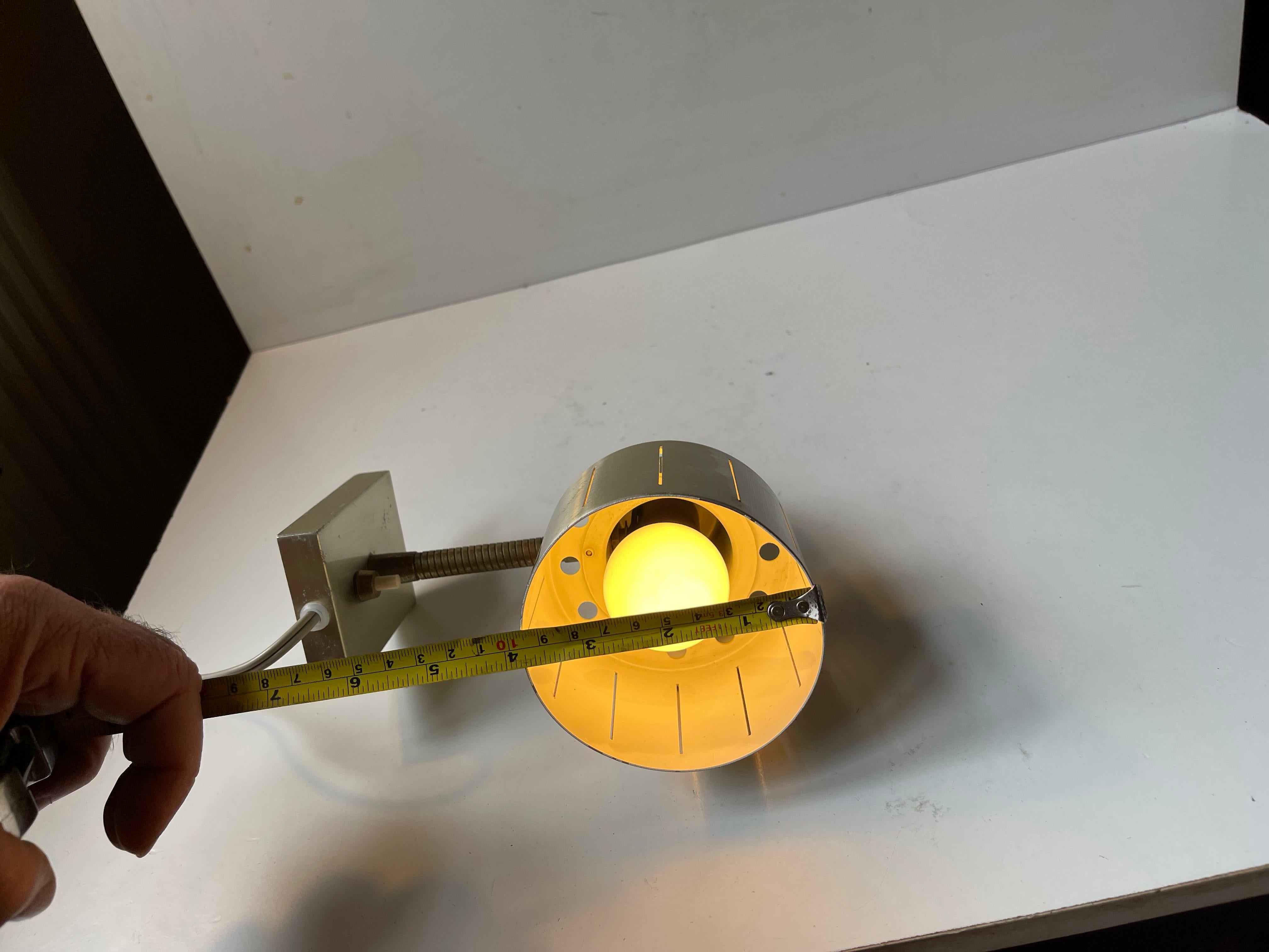 Lámpara de pared moderna escandinava ajustable de latón by Vitrika, 1970s en venta 1