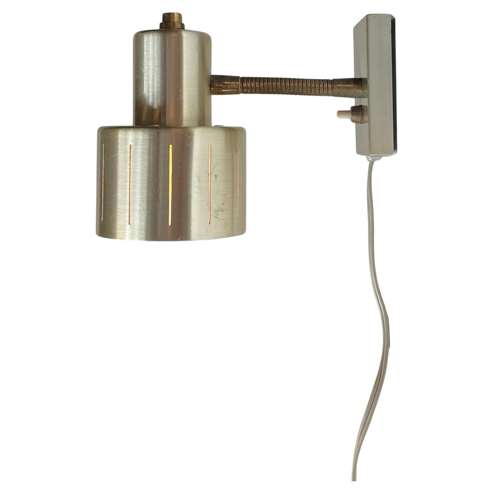 Lámpara de pared moderna escandinava ajustable de latón by Vitrika, 1970s en venta 2