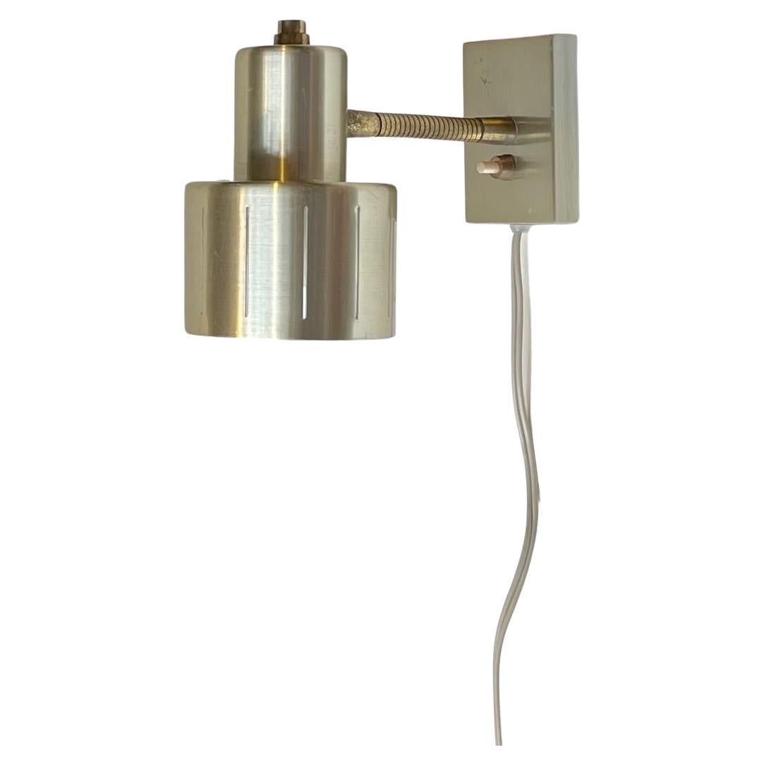 Skandinavische moderne verstellbare Wandleuchte aus Messing von Vitrika, 1970er Jahre