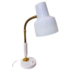 The Modern Scandinavian Verstellbare Tischleuchte, Messing und lackiertes Metall, 1960er Jahre