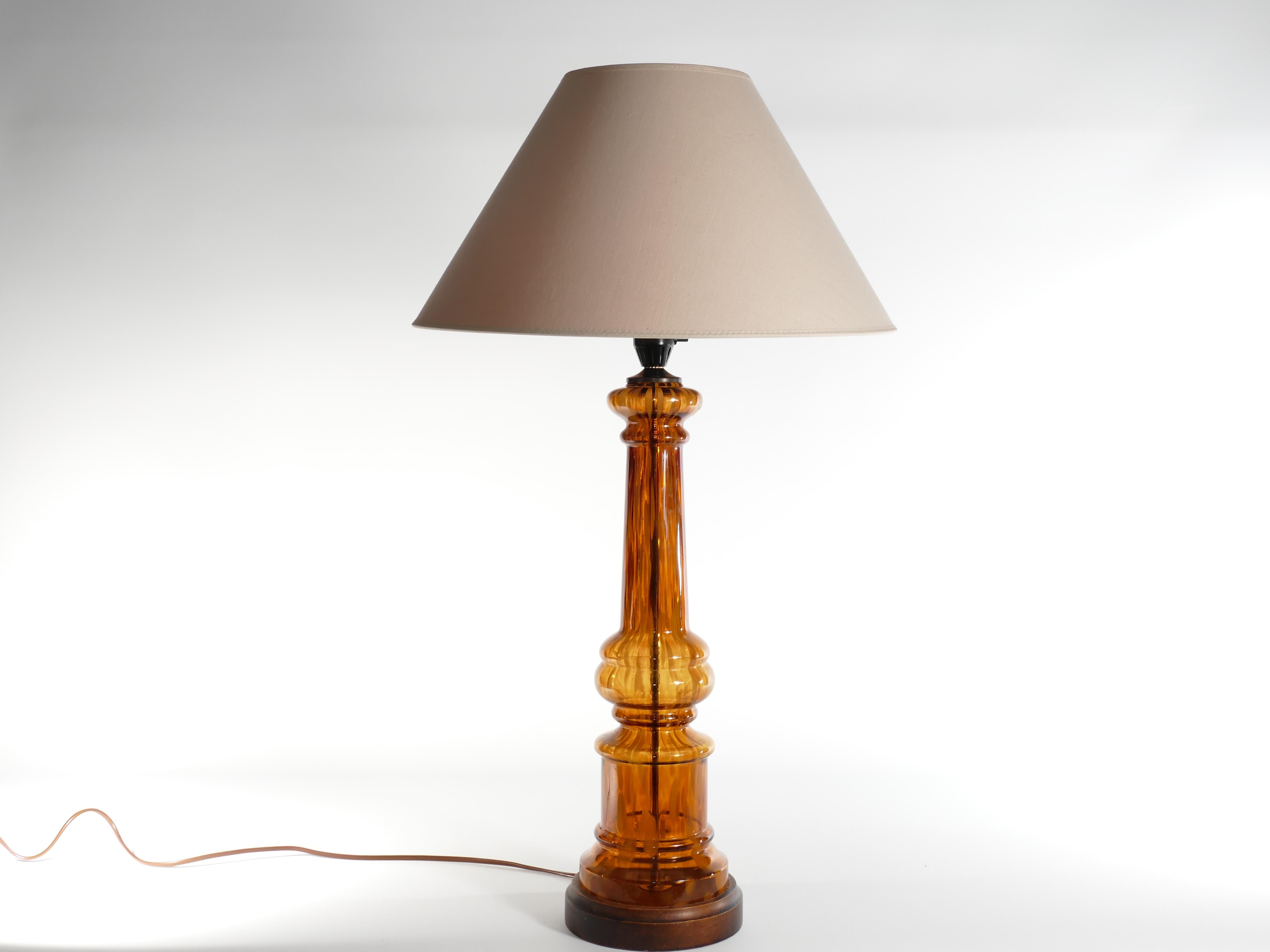 Scandinavian Modern Amber Glass Table Lamp by Miranda, 1970s In Good Condition For Sale In Grythyttan, SE