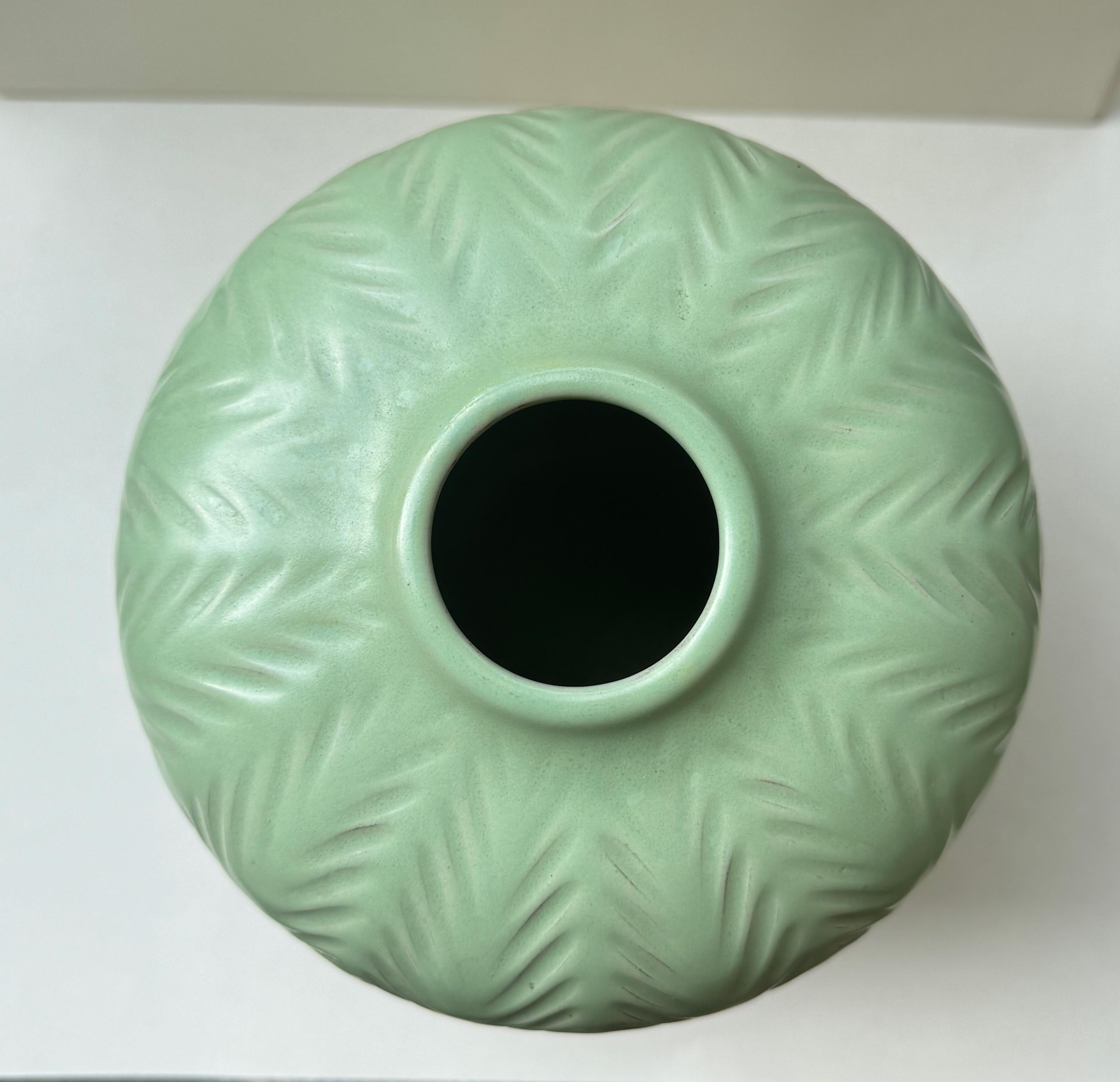 Svedese The Modern Scandinavian Anna-Lisa Thomson Vaso in gres verde giada, Svezia in vendita
